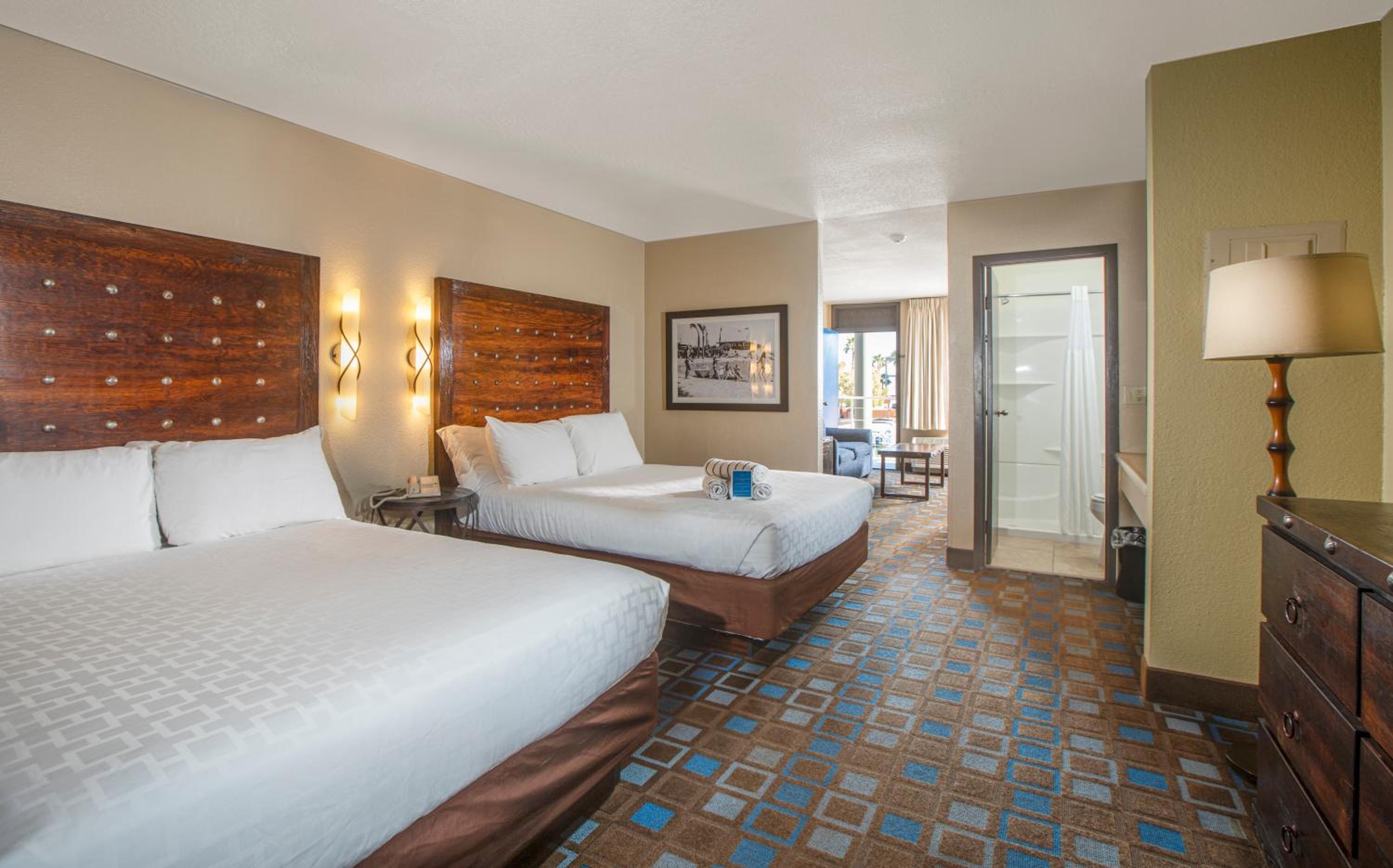 Cove Suite 2 Queen Beach Level