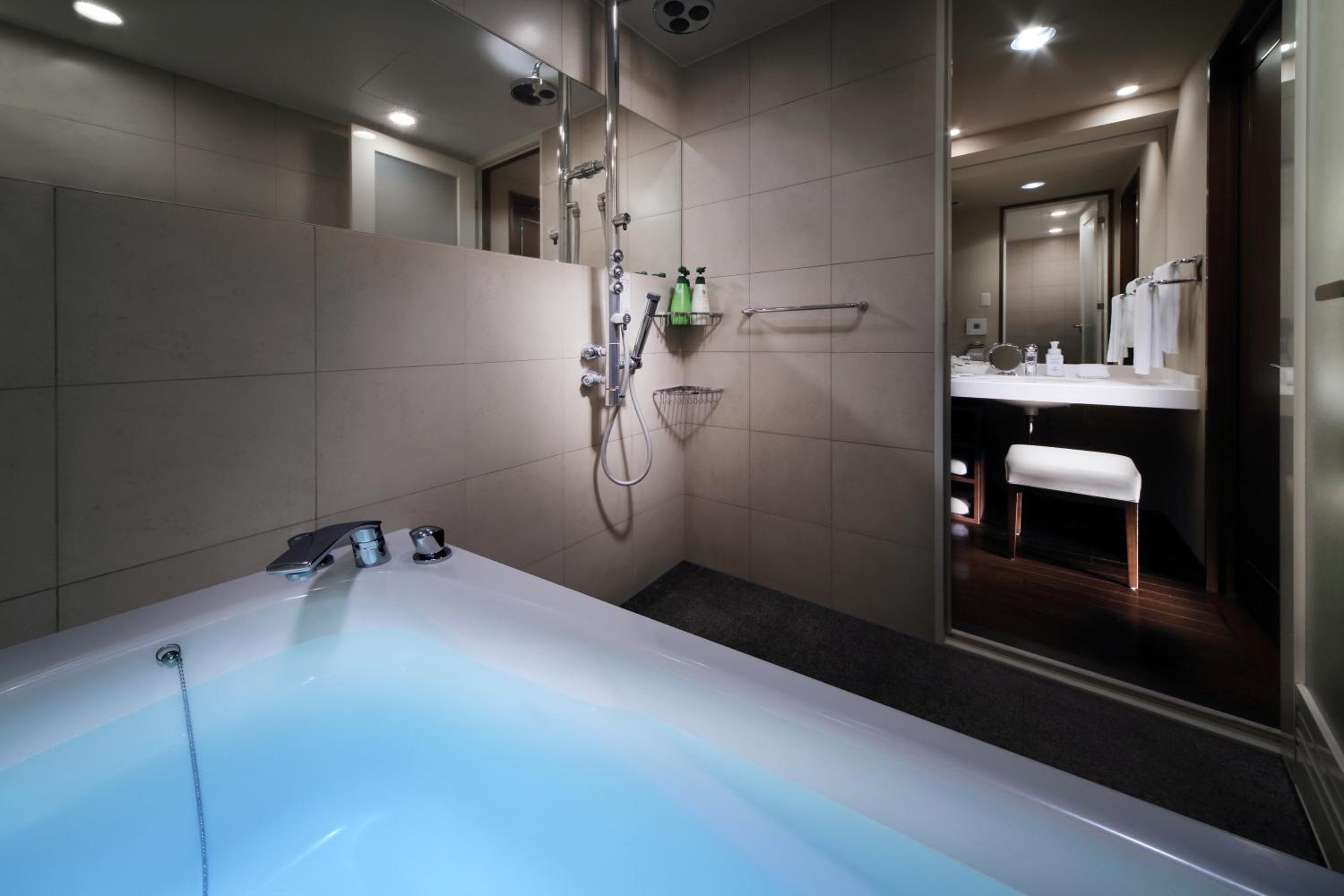 Deluxe Double Room - Smoking - Photo 6