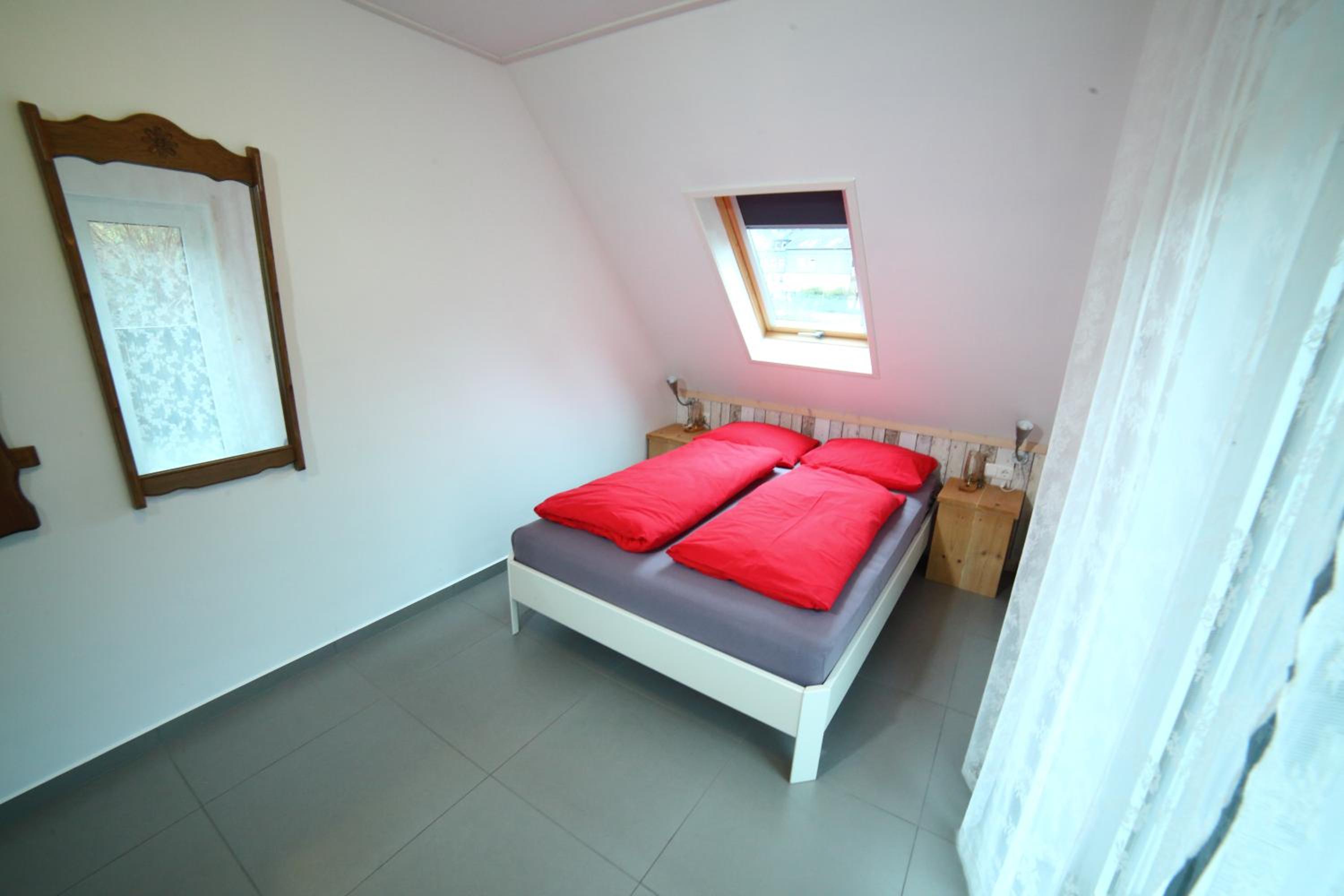 Apartment with Balcony - Photo 17