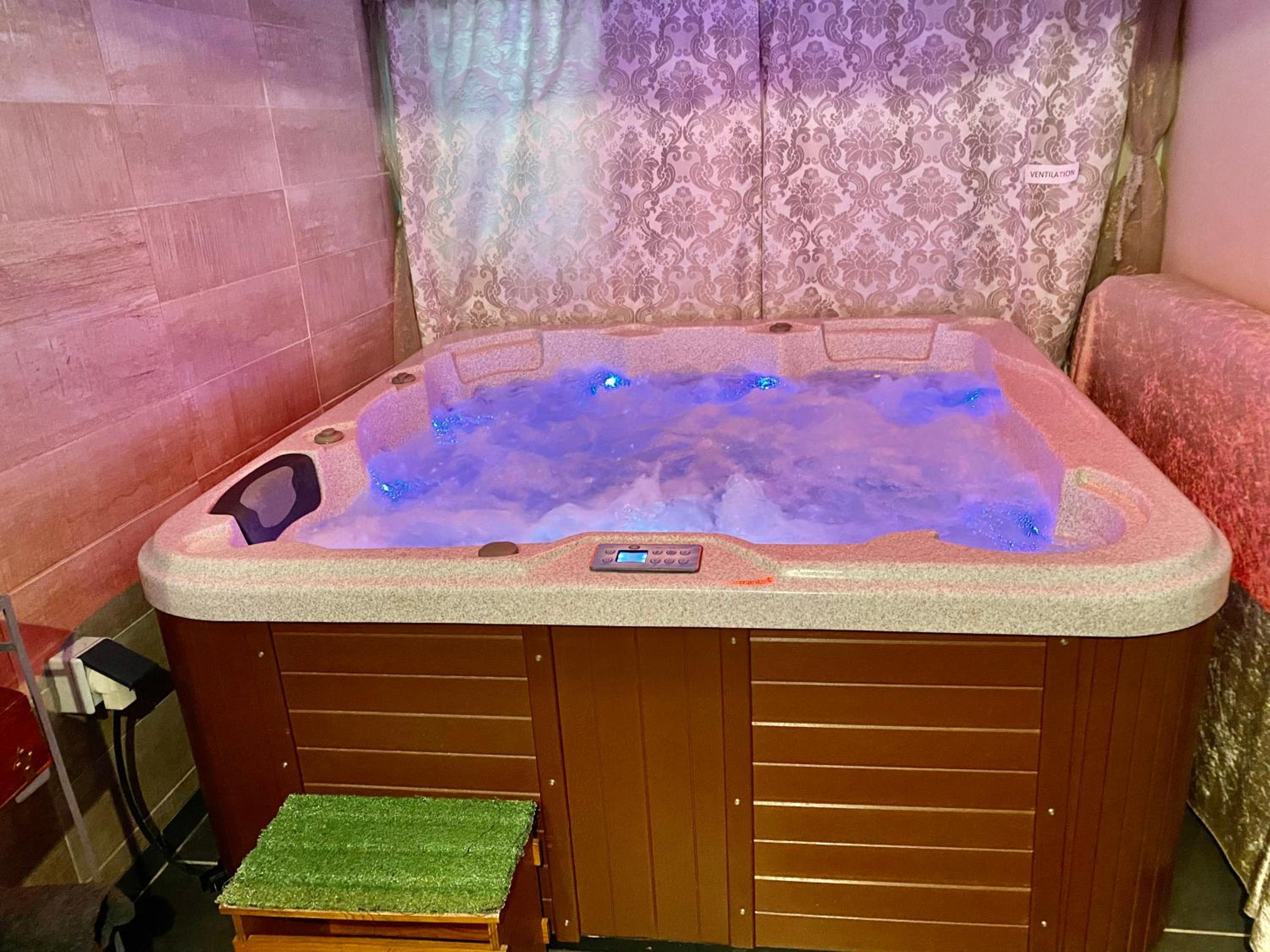 Suite with Spa Access photo 2