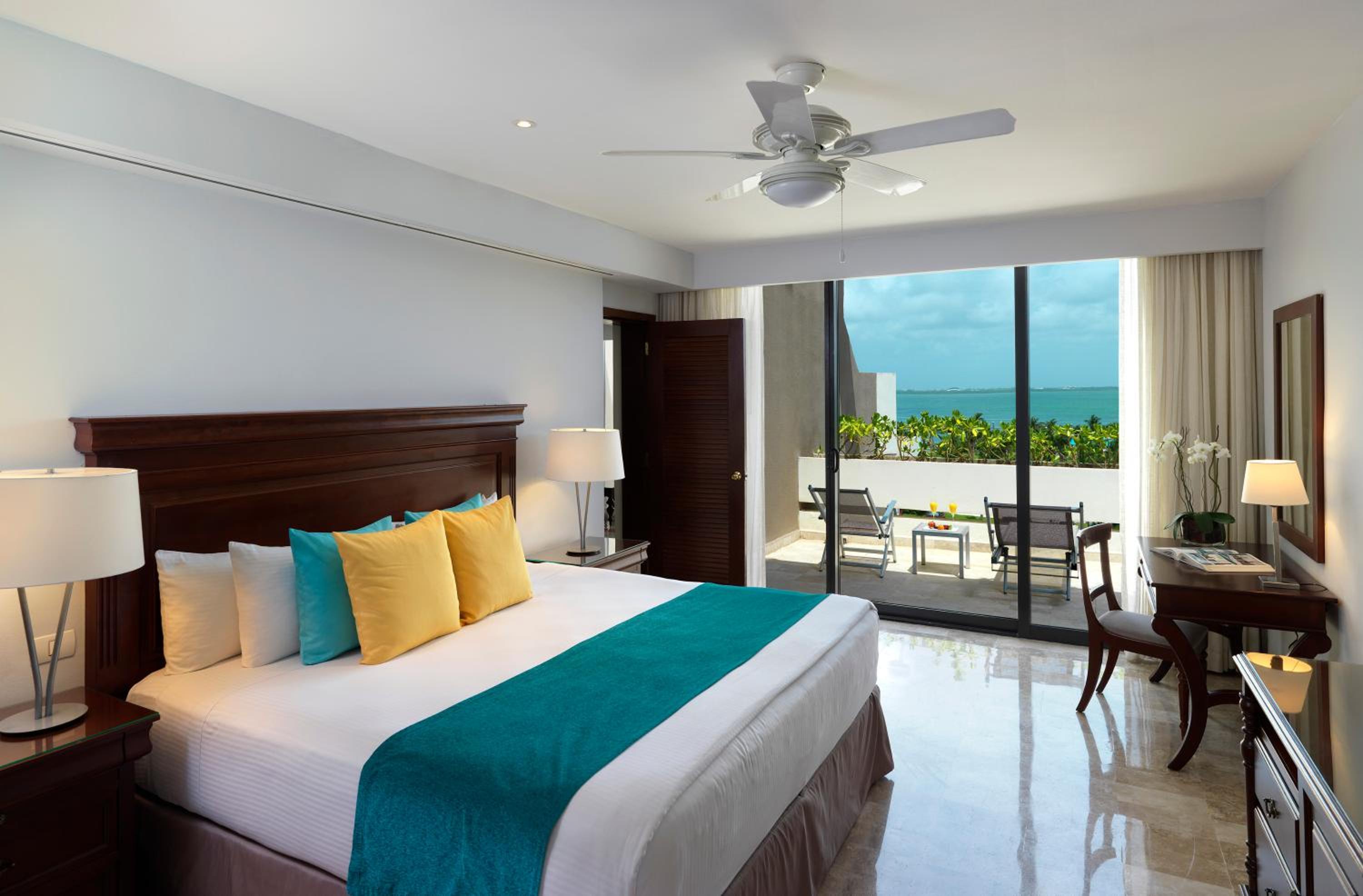 Premium Master Suite Sunset View