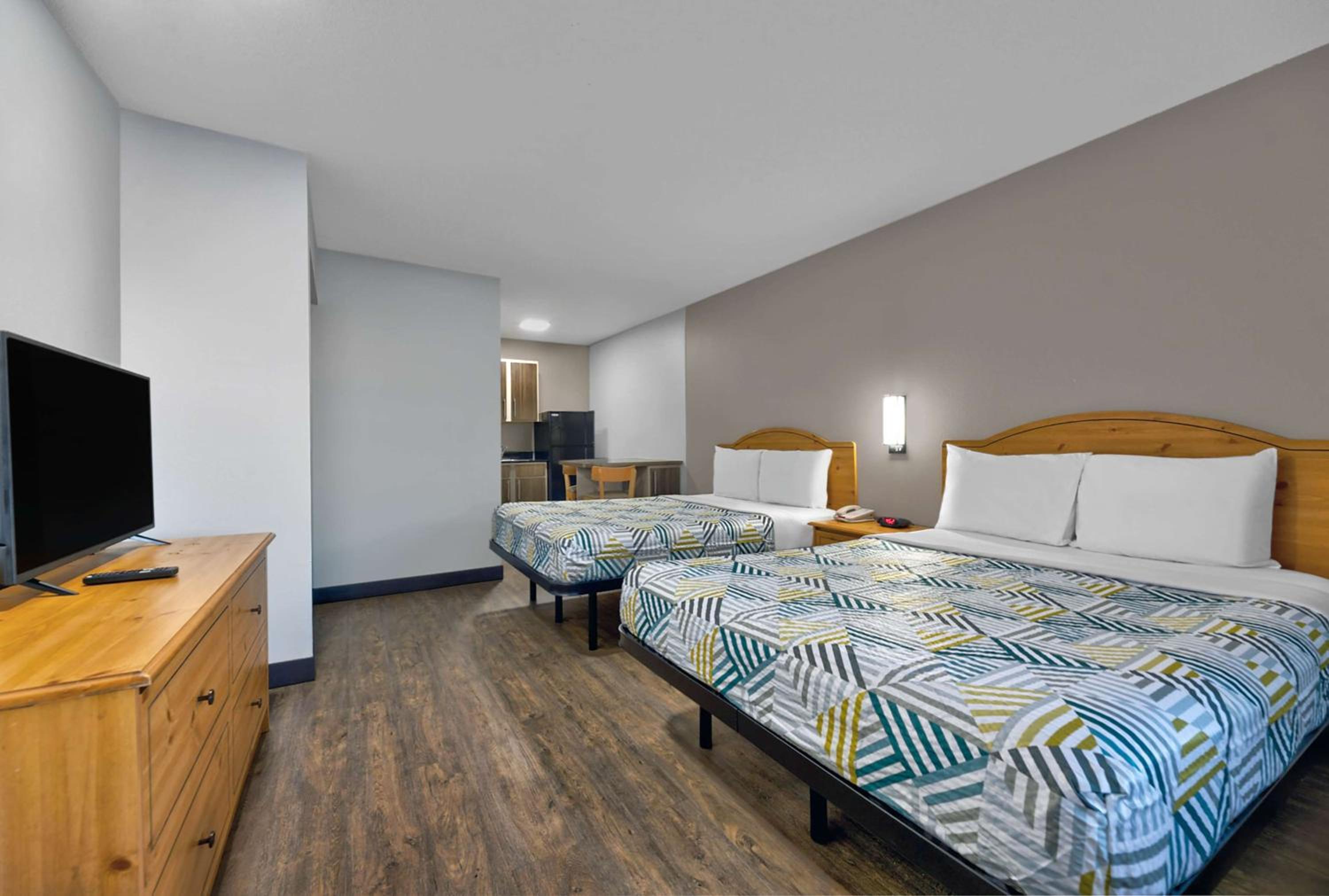 Queen Room with Two Queen Beds - Non-Smoking photo 1