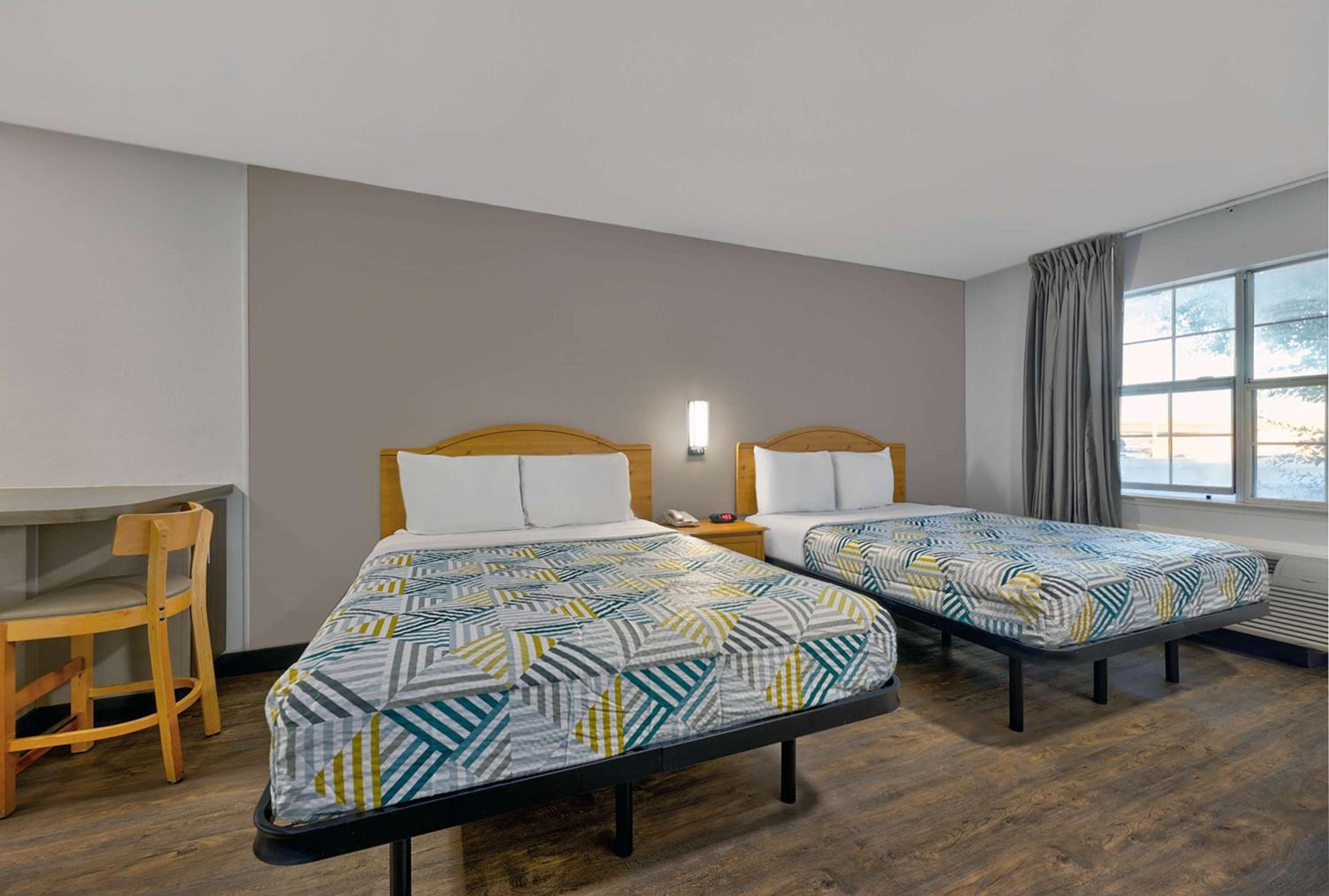 Quadruple Room - Smoking photo 3