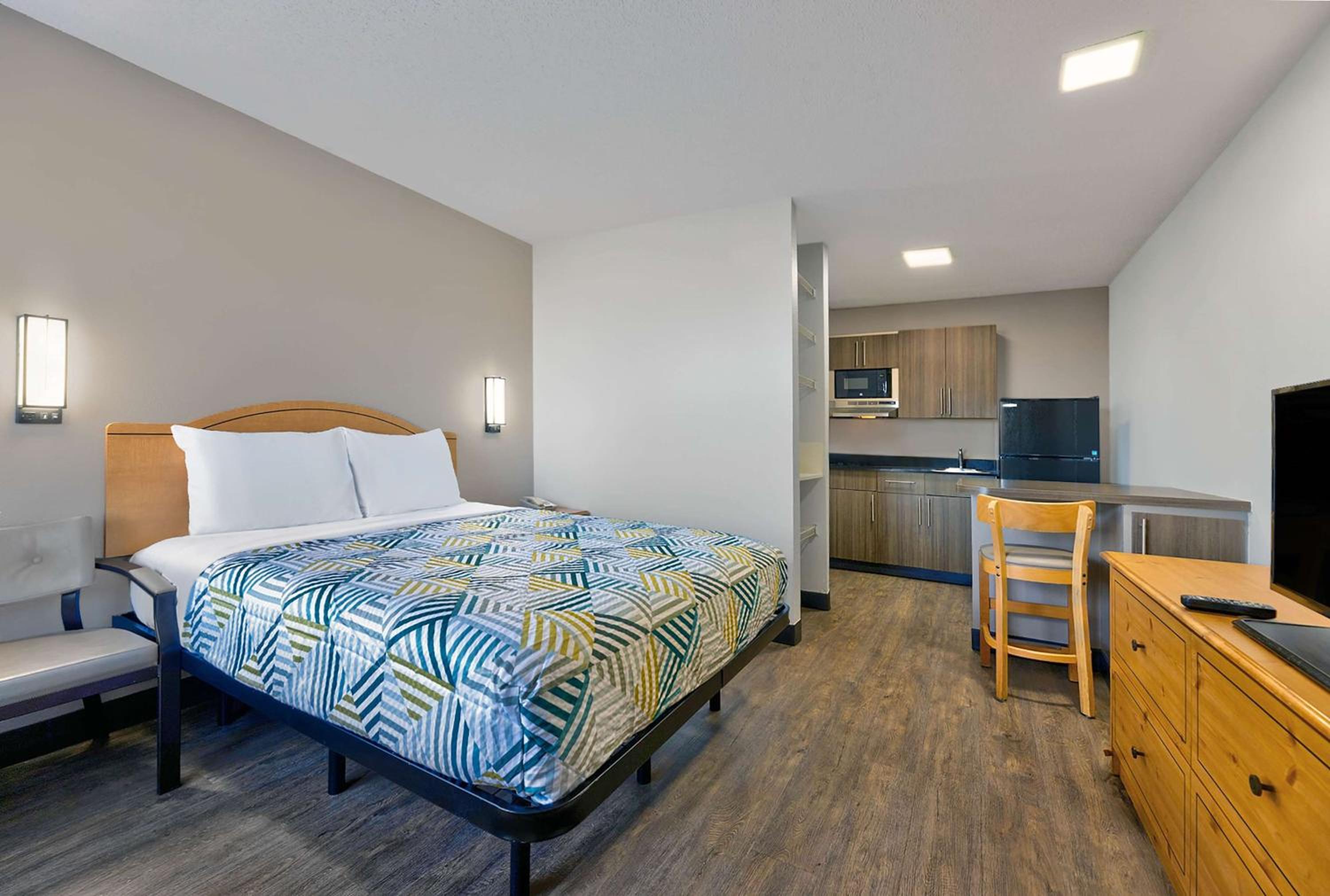 Queen Room - Disability Access - Non-Smoking