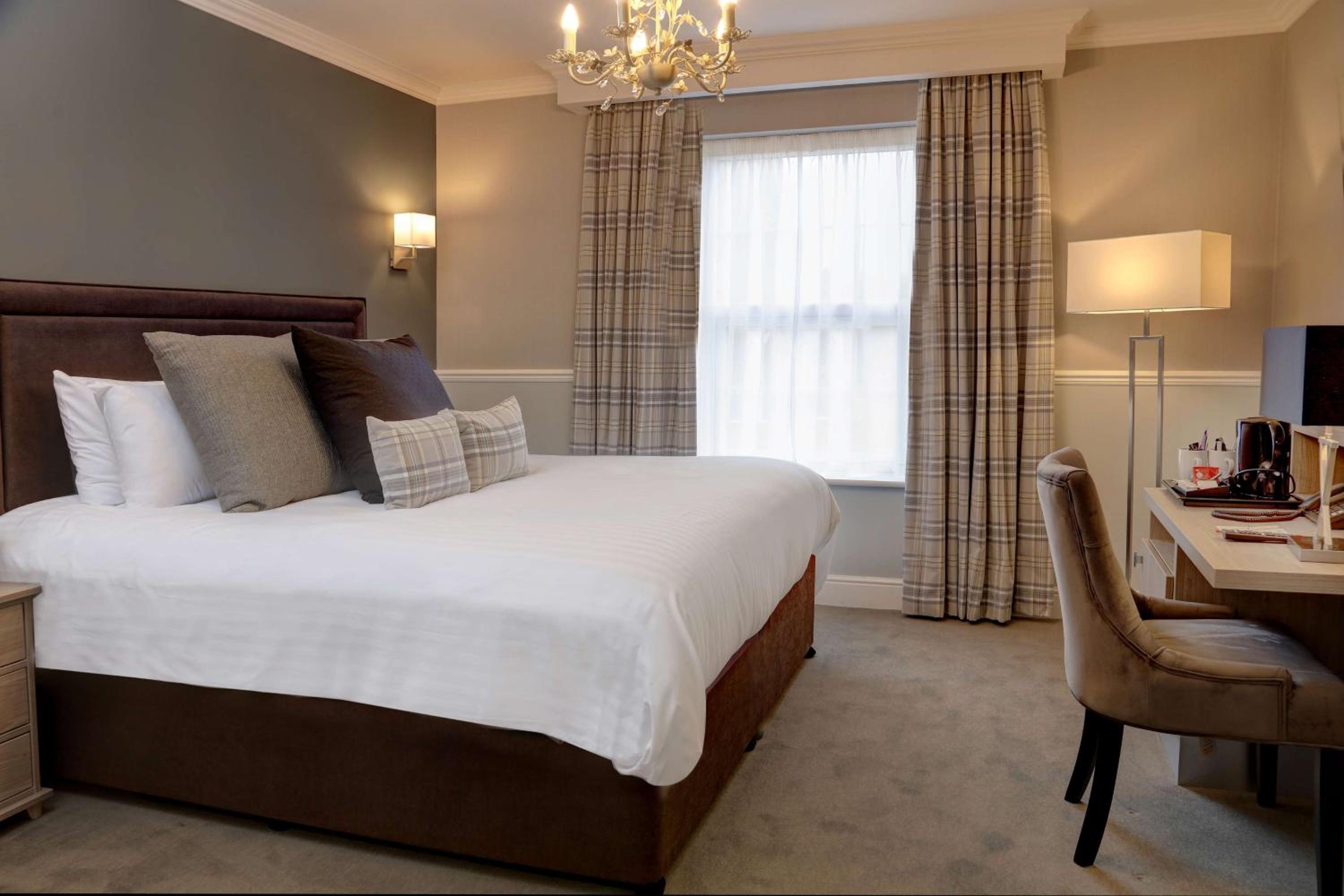 King Suite with Garden View - Non-Smoking