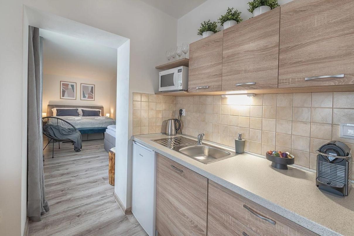 One-Bedroom Apartment - Photo 2