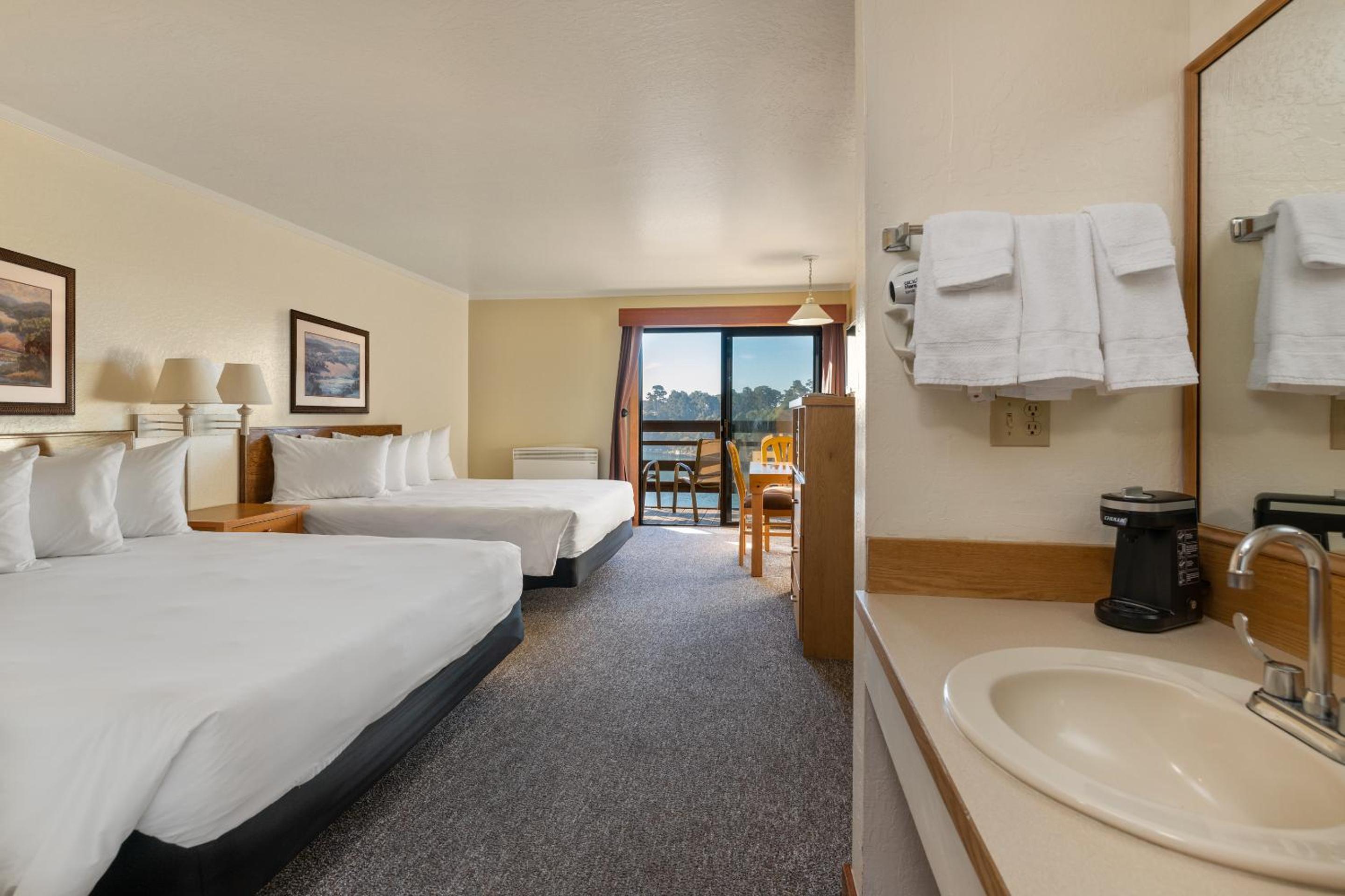 Queen Room with Harbor View photo 2