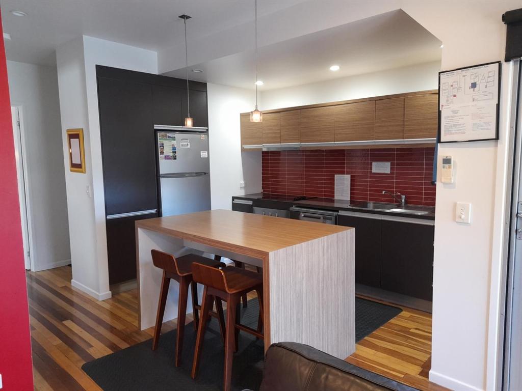 Deluxe One-Bedroom Apartment with Ocean View