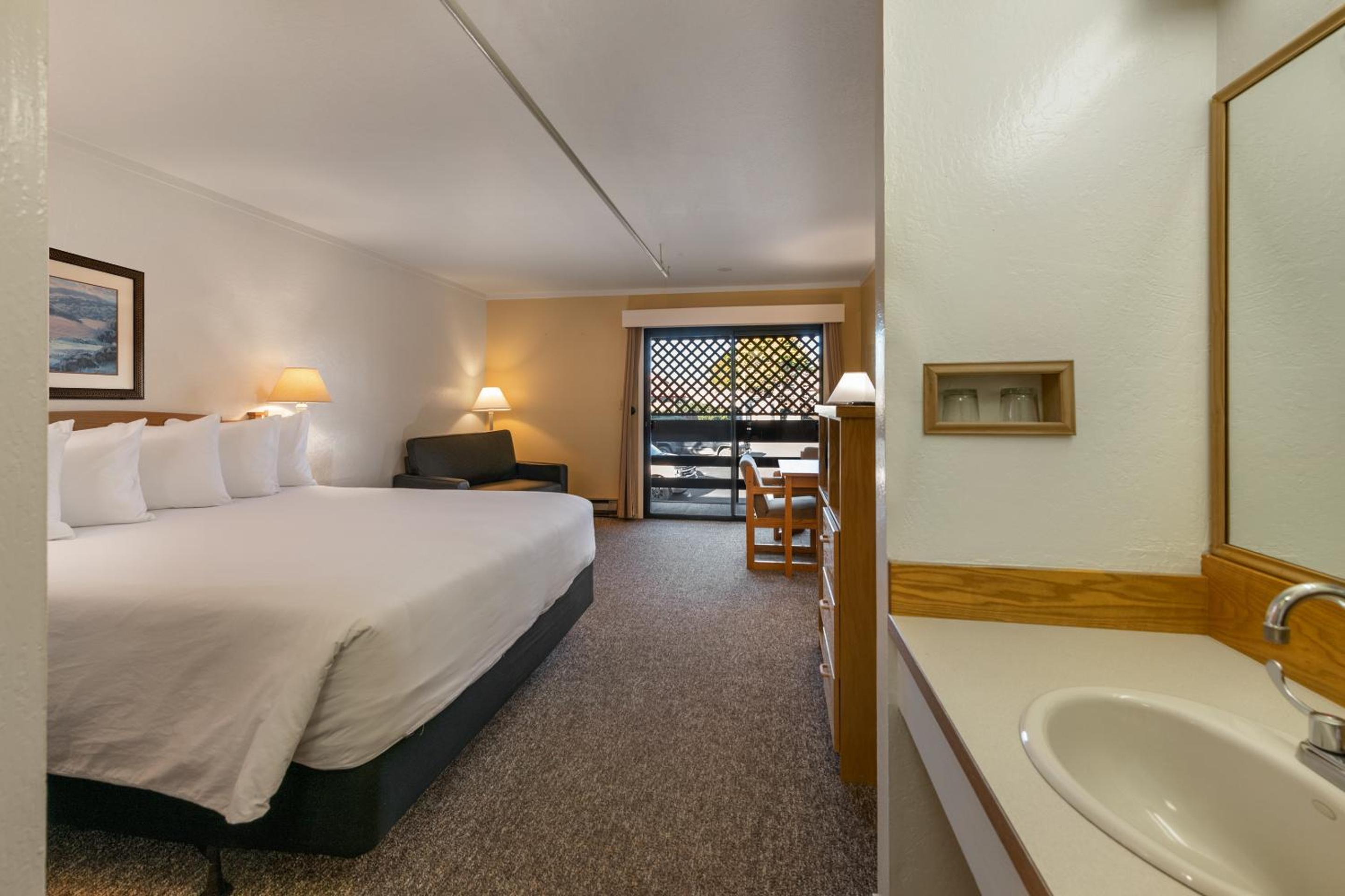 King Room with Balcony photo 2