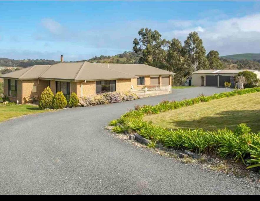 Four-Bedroom House photo 3