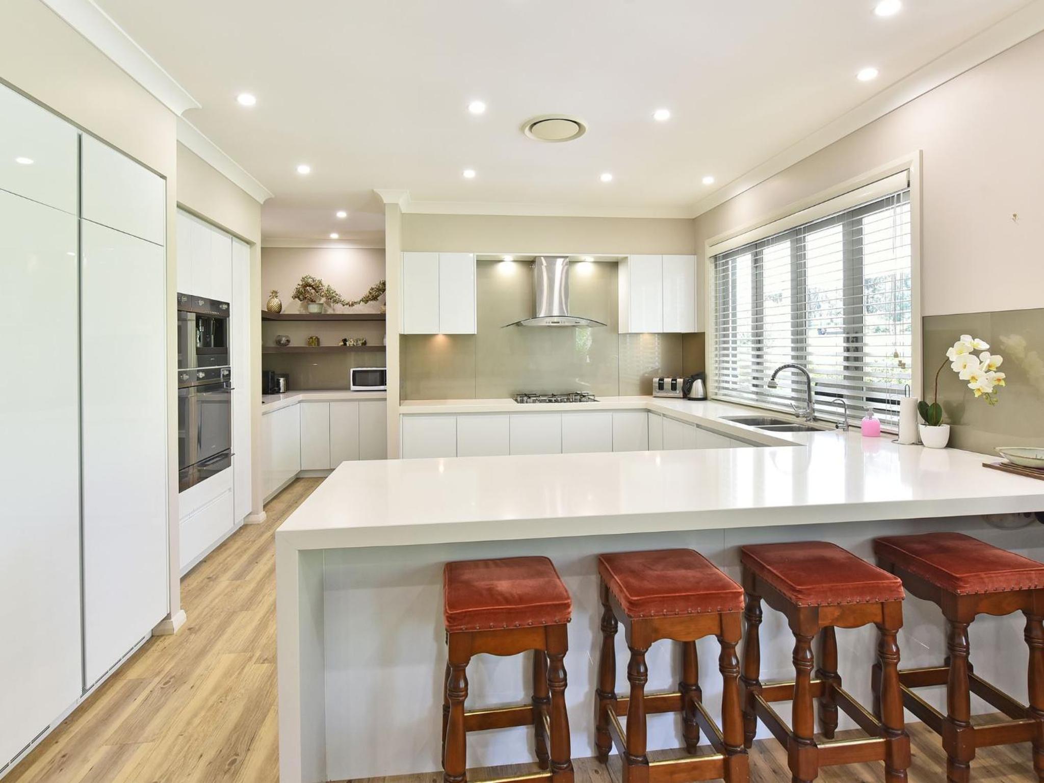 Five-Bedroom House photo 2