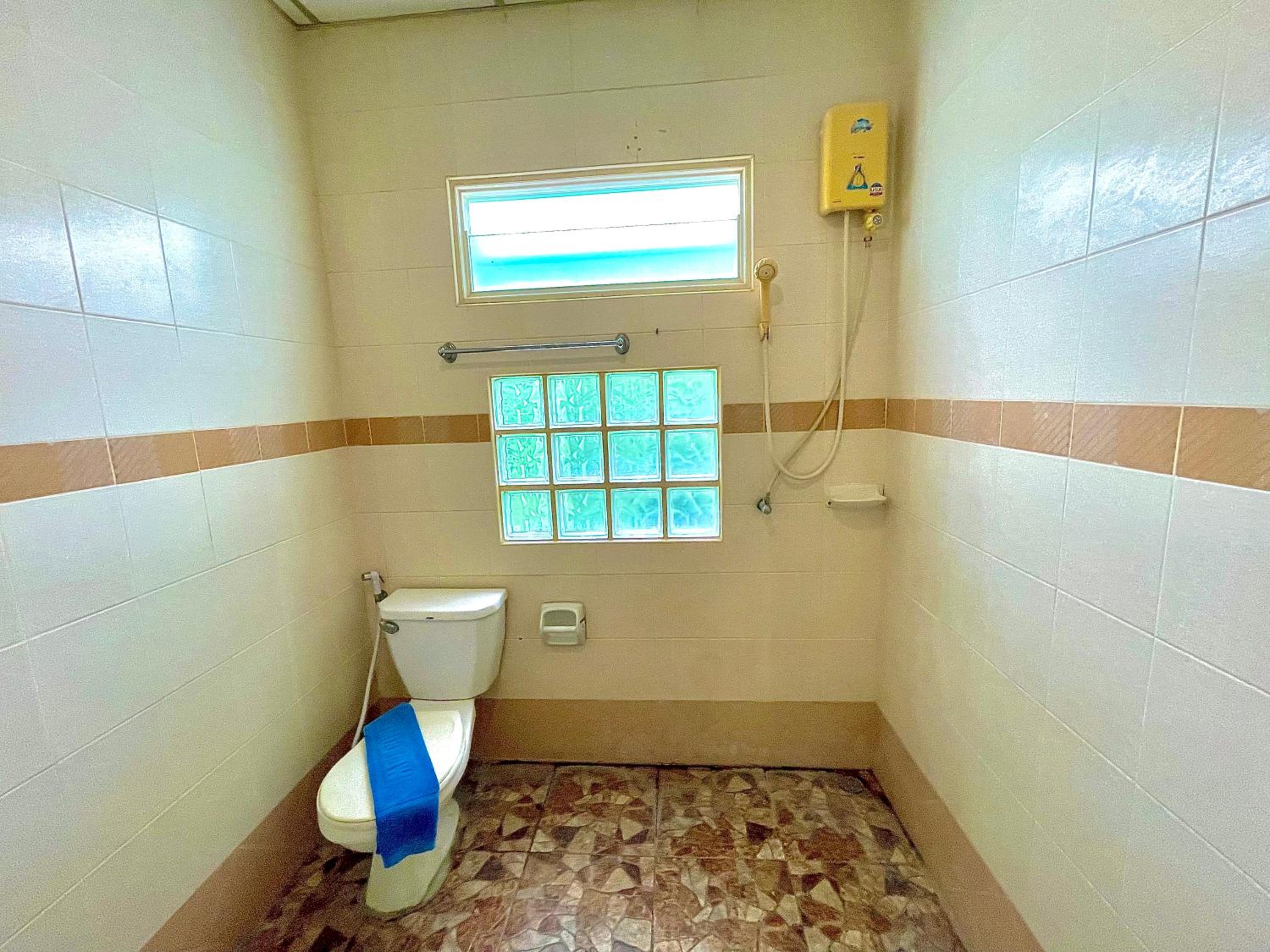 Standard Double or Twin Room - Photo 16