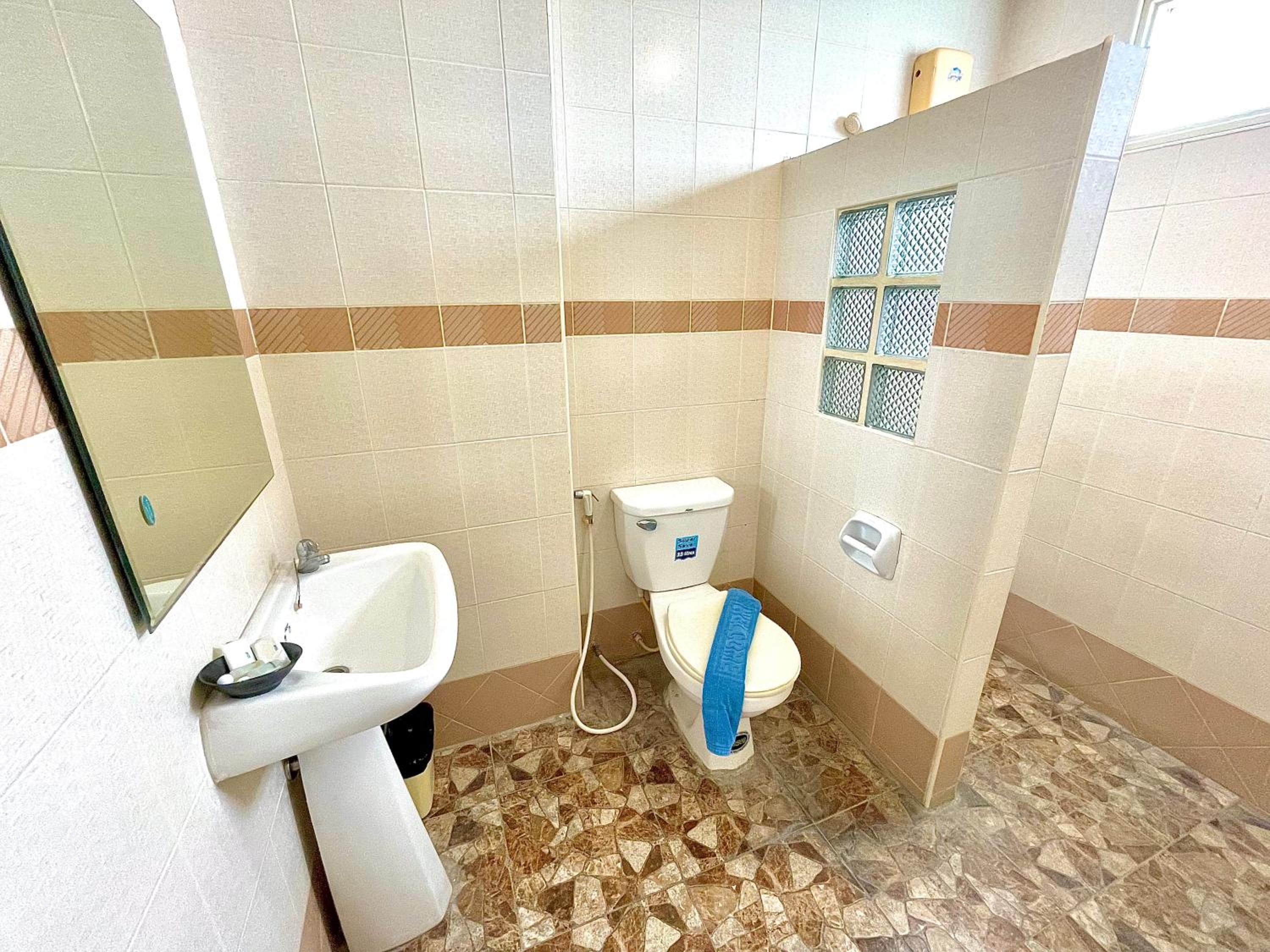 Standard Double or Twin Room - Photo 5