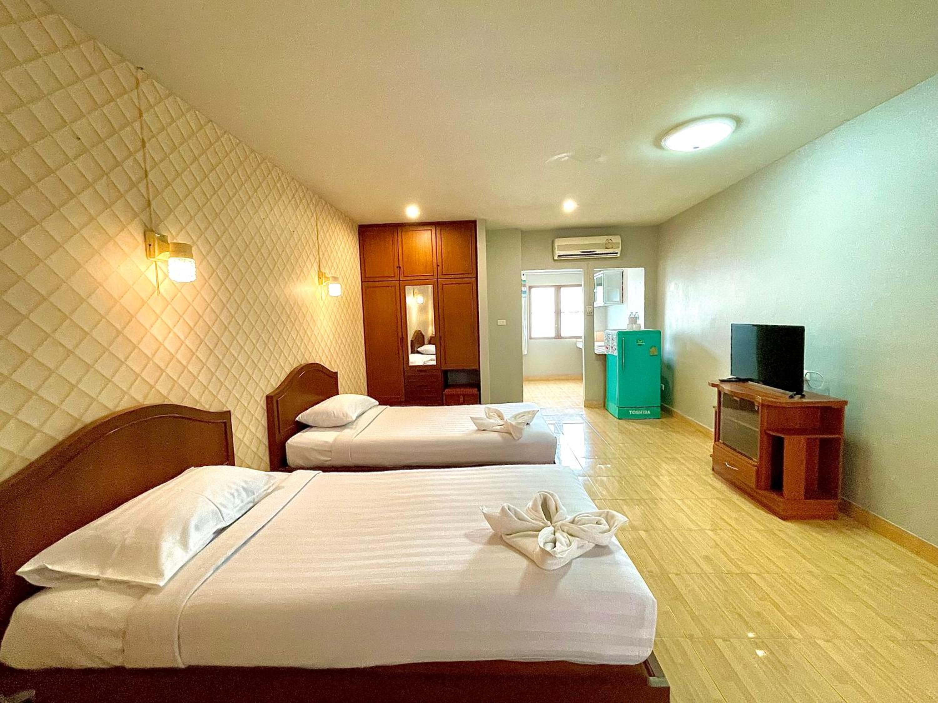 Standard Double or Twin Room - Photo 13