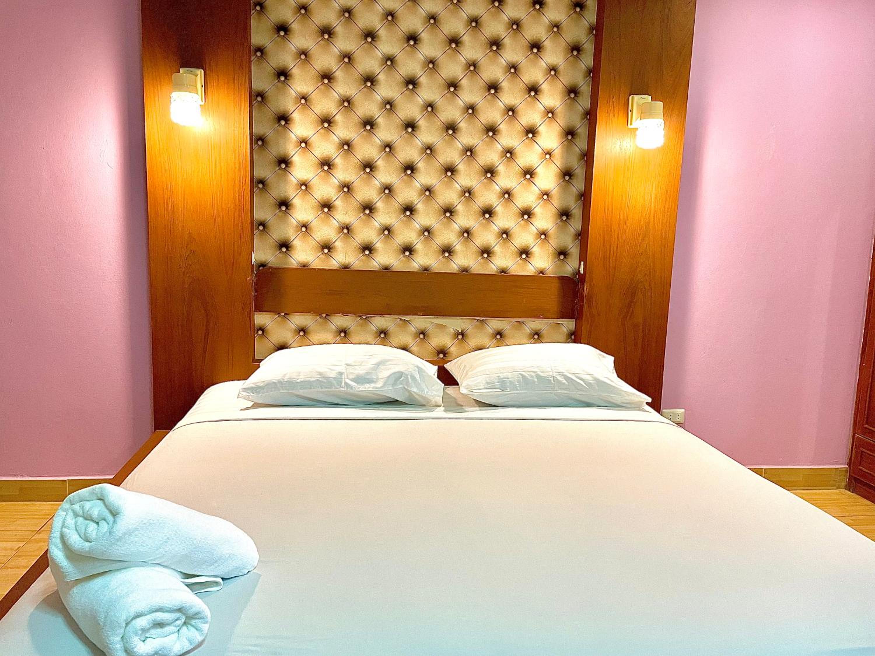 Standard Double or Twin Room - Photo 12