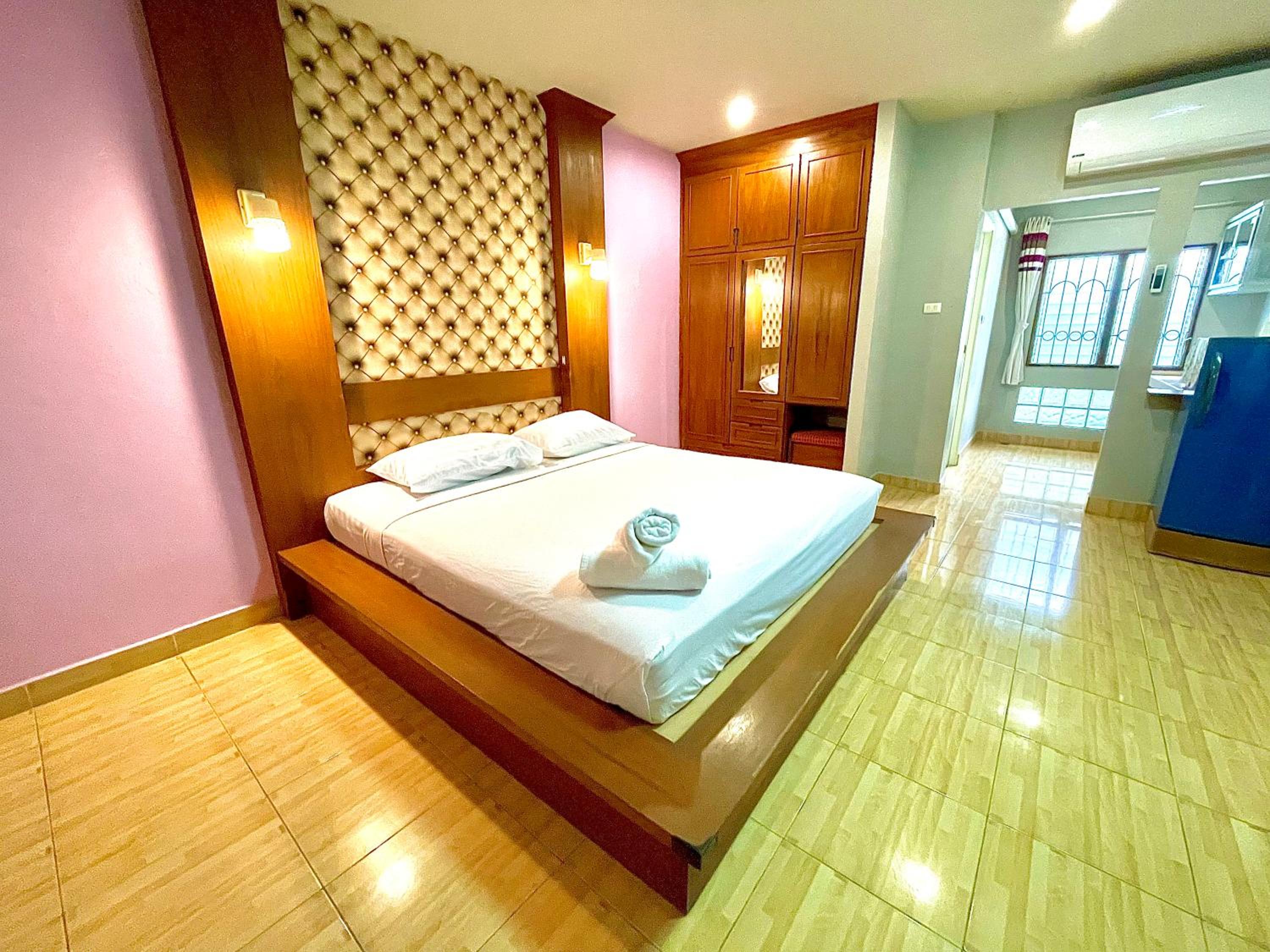 Standard Double or Twin Room - Photo 10