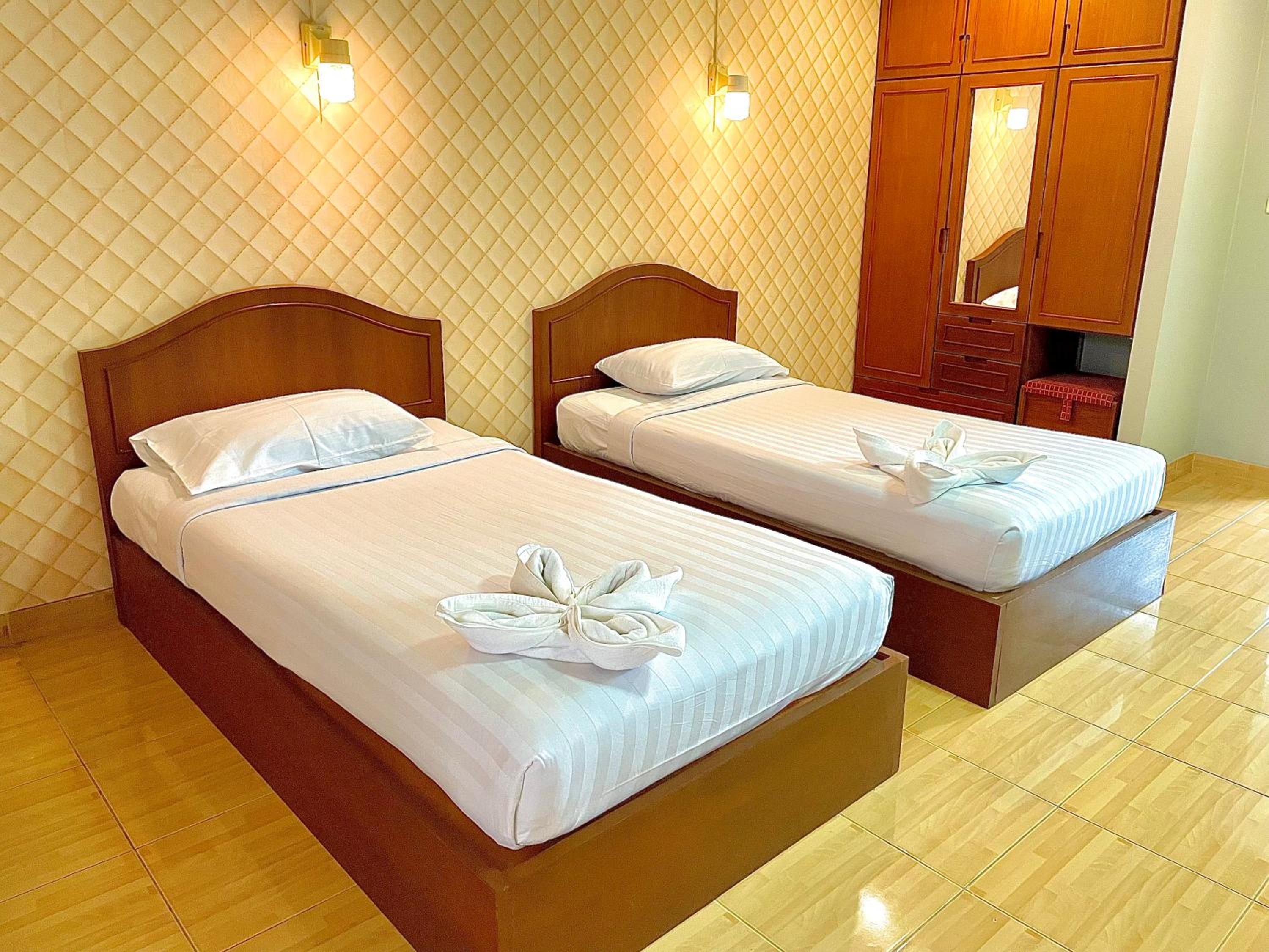 Standard Double or Twin Room - Photo 7