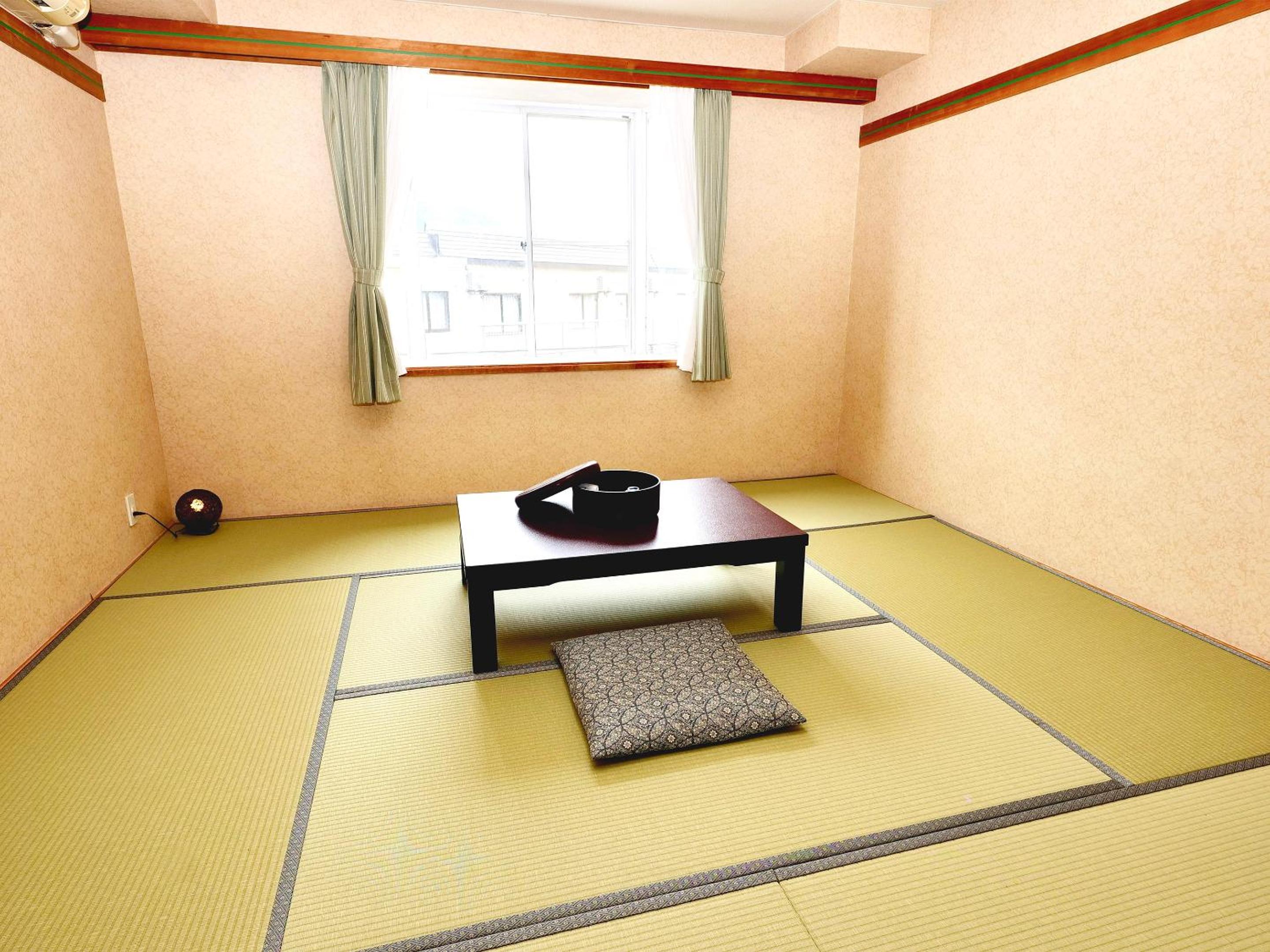 Japanese-Style Room (8tatami)