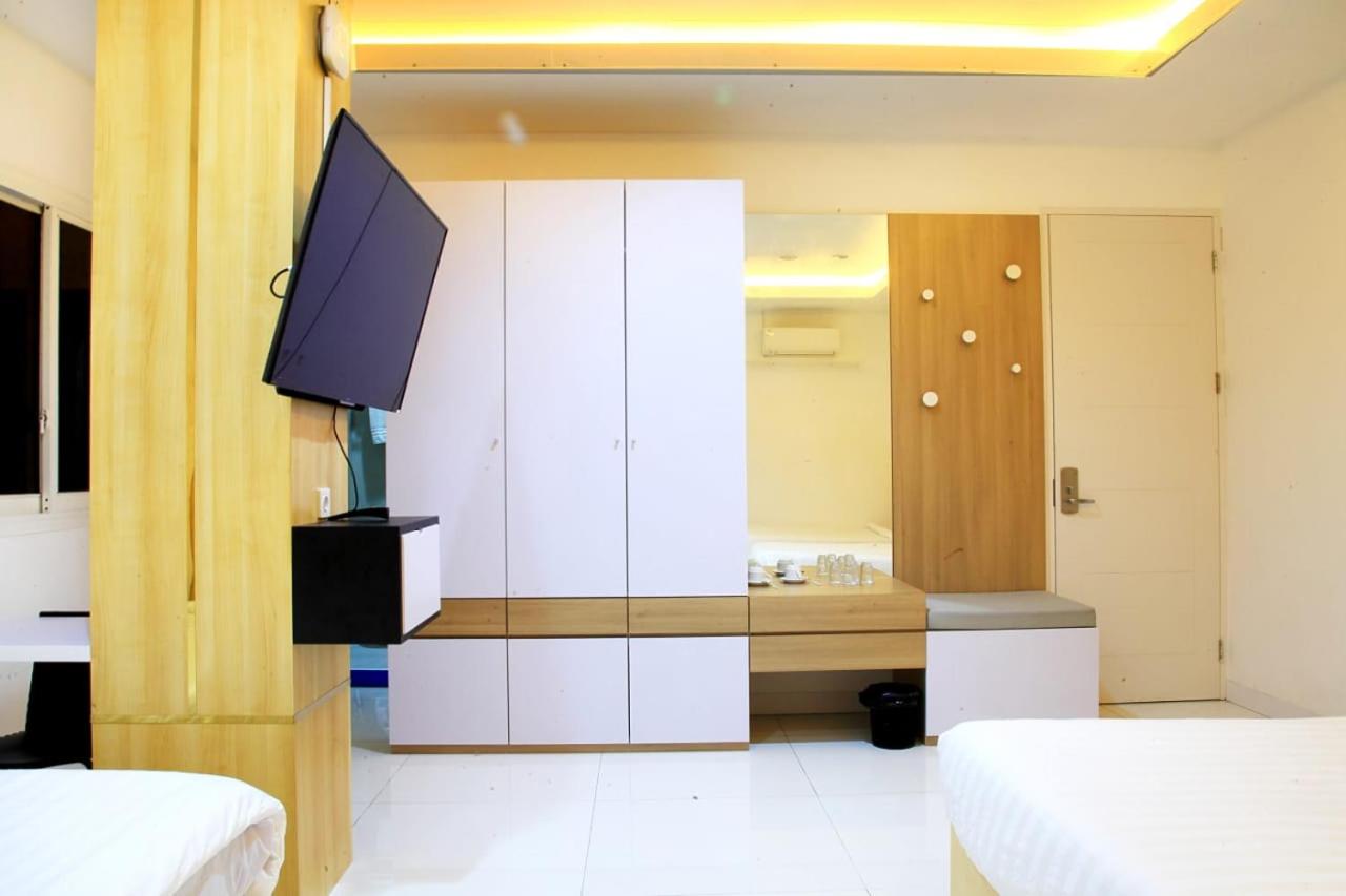 Family Room with Shower - Photo 3