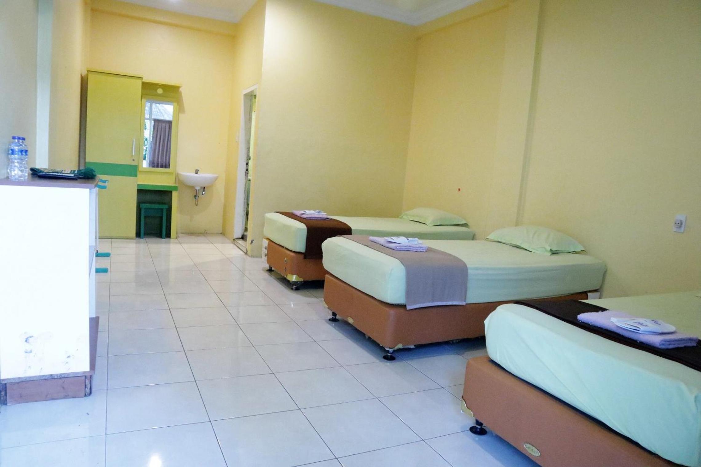 Standard Triple Room - Photo 3