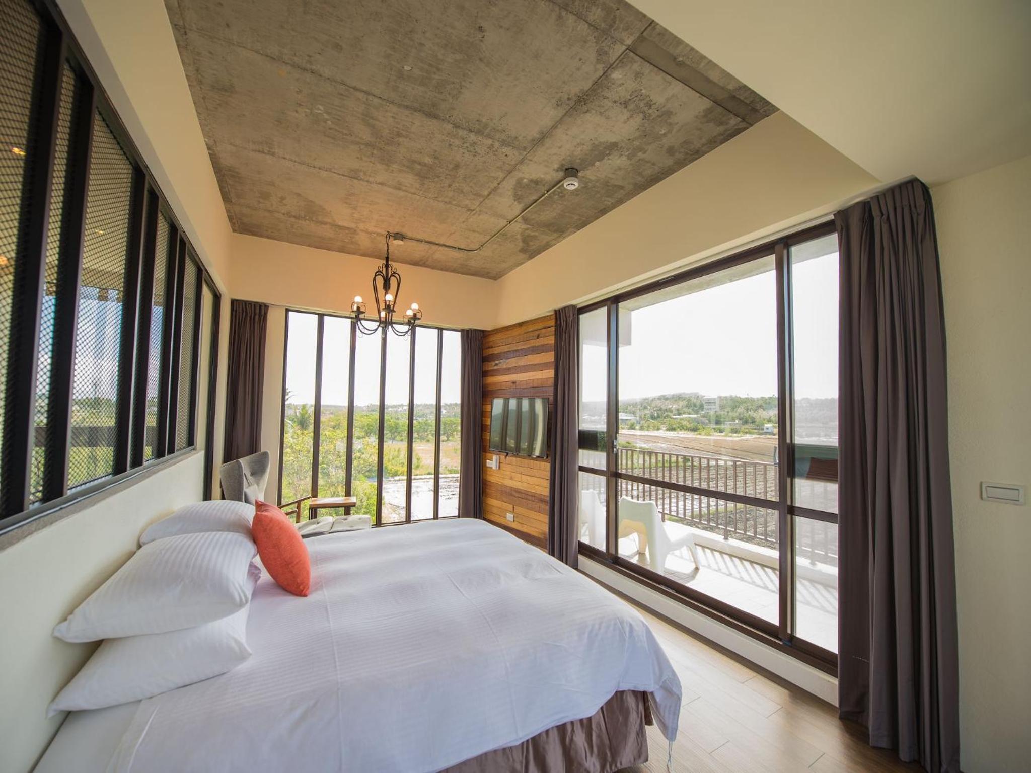 Queen Room with Garden View