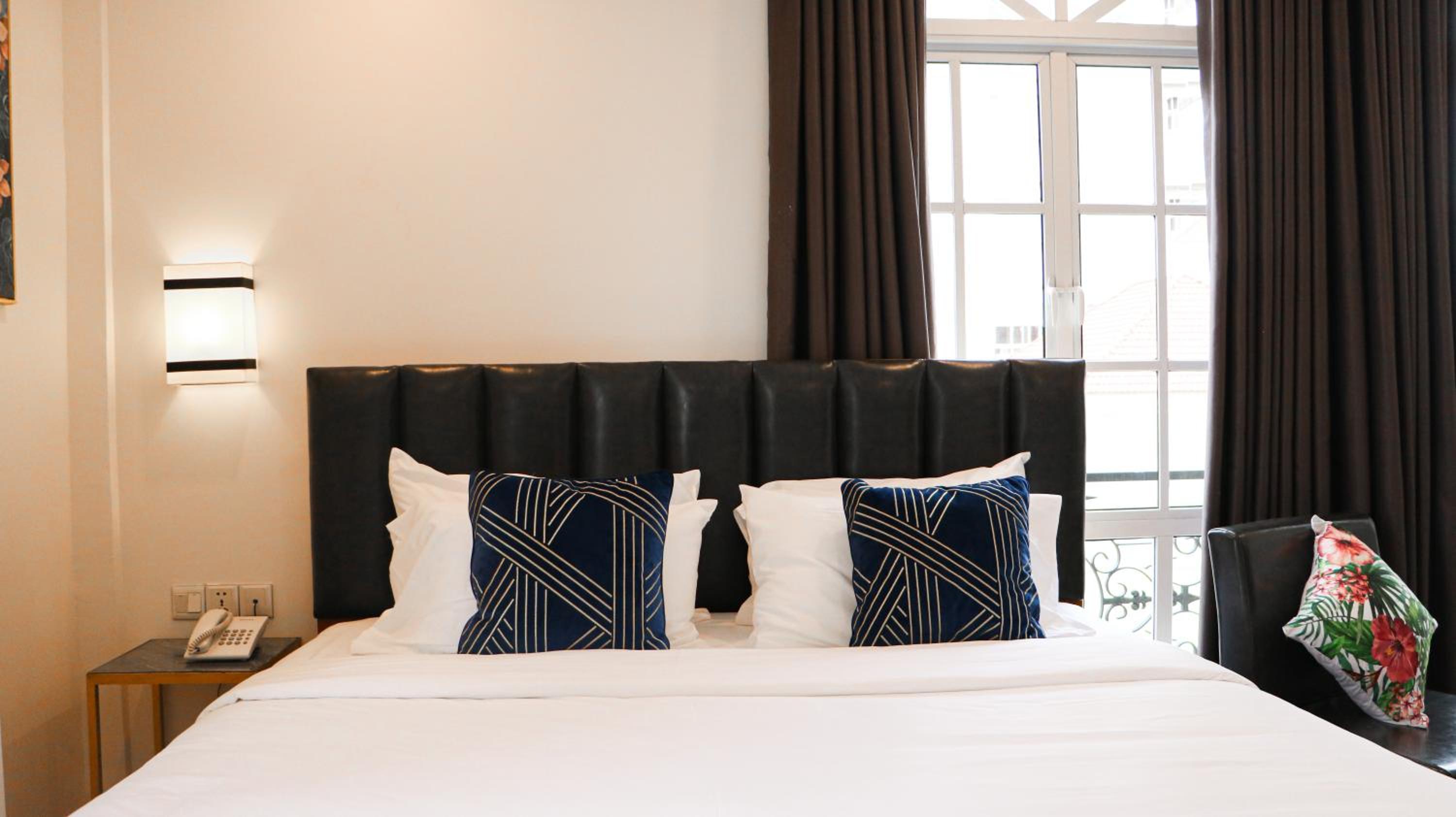 King Suite - Photo 6