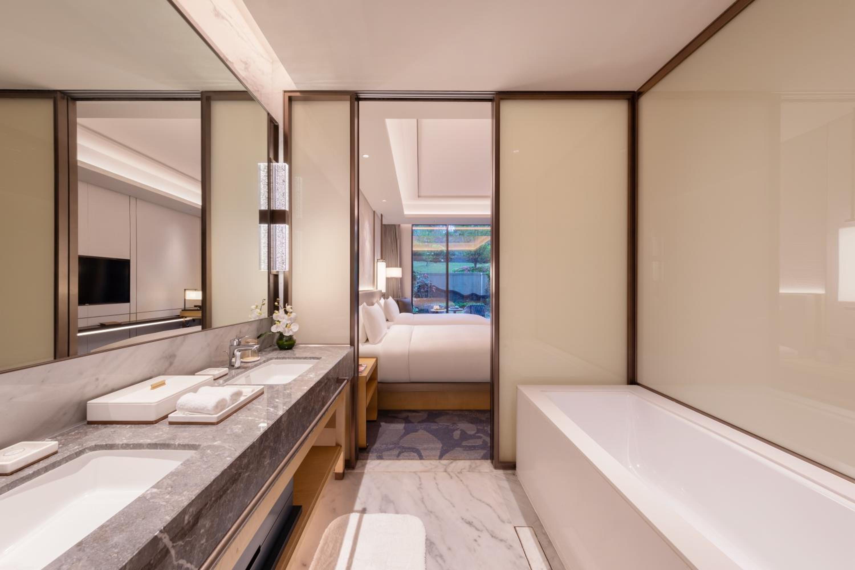 Premium Room with Garden - Photo 14