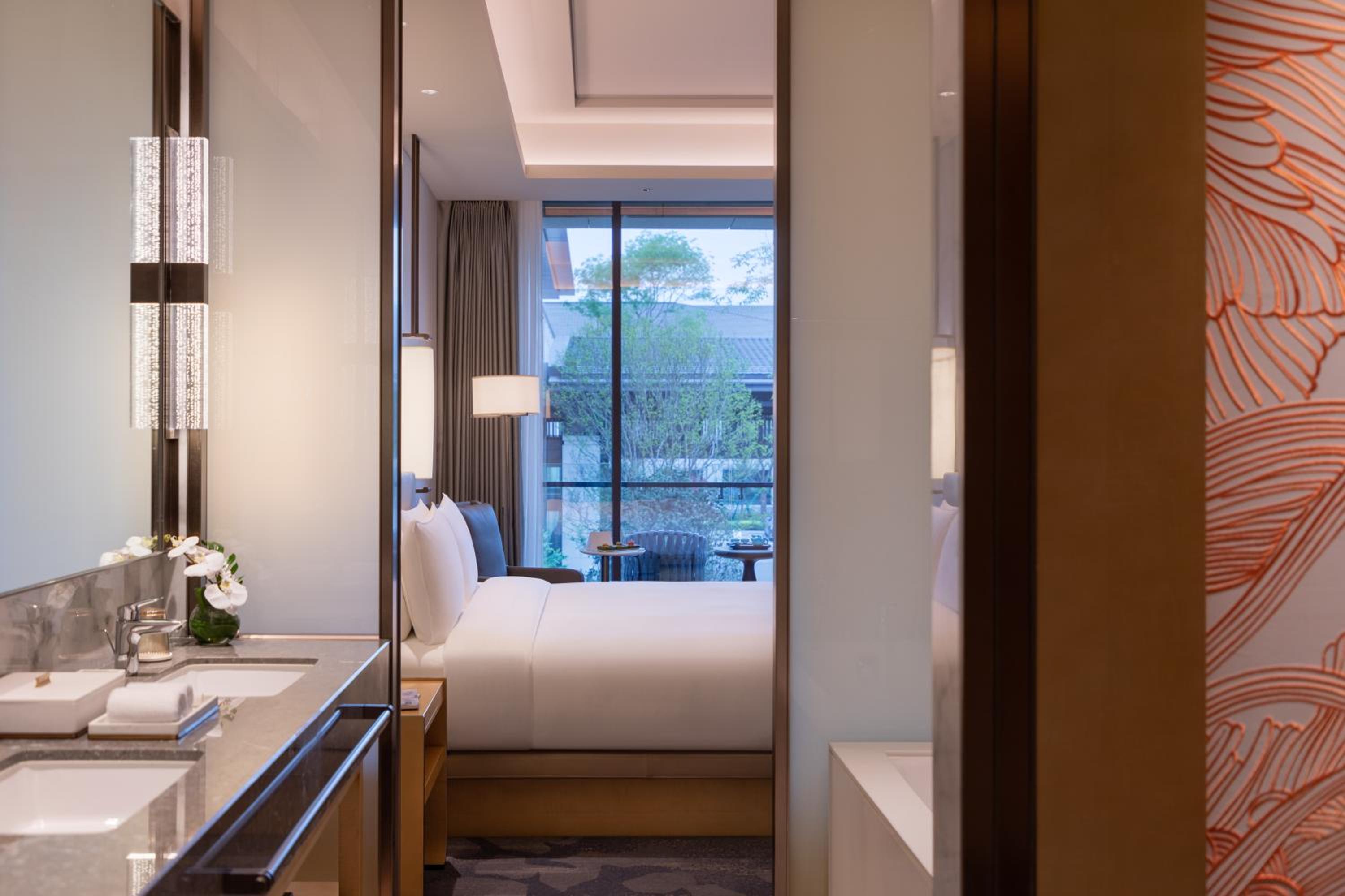 Classic Room with Balcony - Photo 6