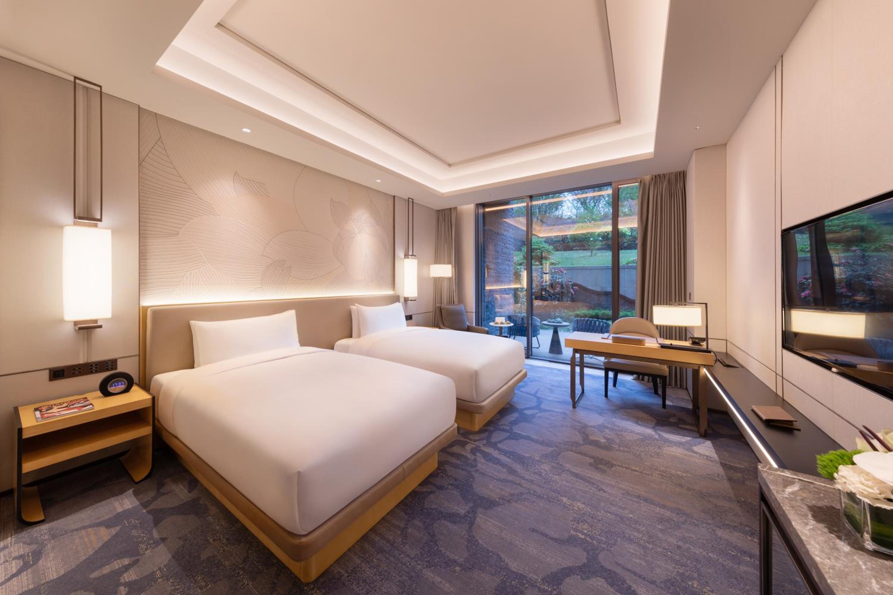 Premium Room with Garden - Photo 6