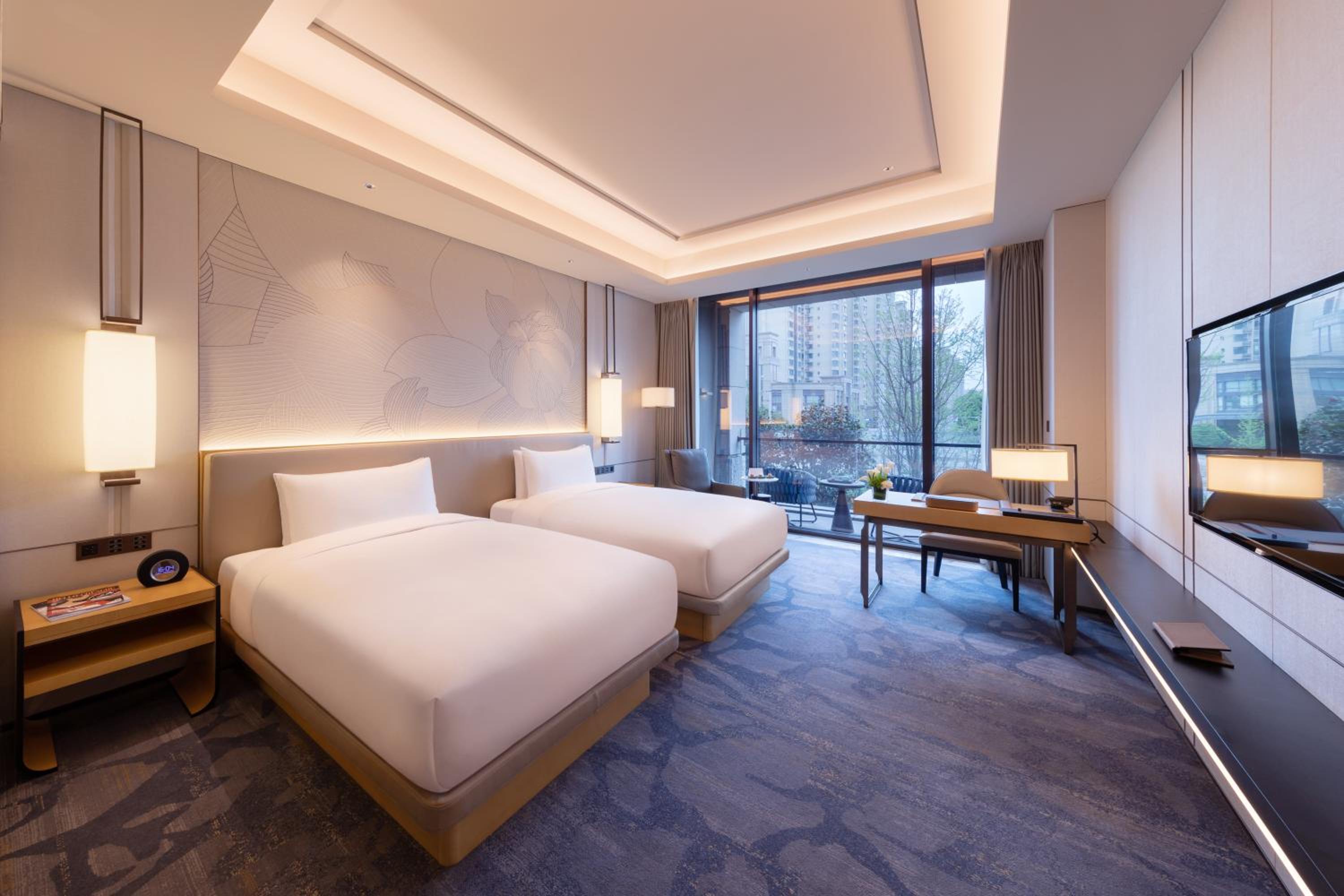 Red Level Room with Balcony photo 3