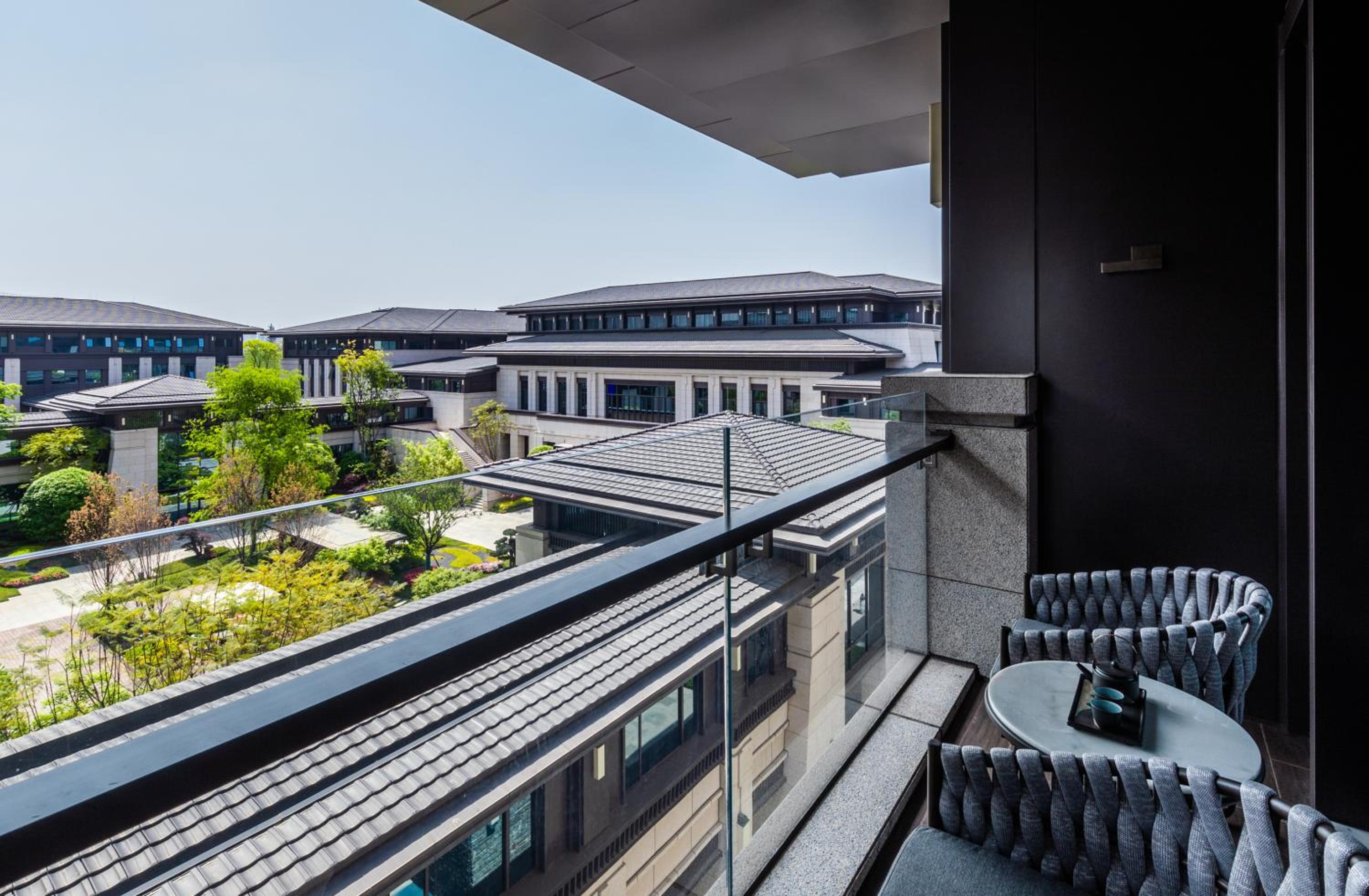 Premium Room with Balcony Garden View - Photo 2