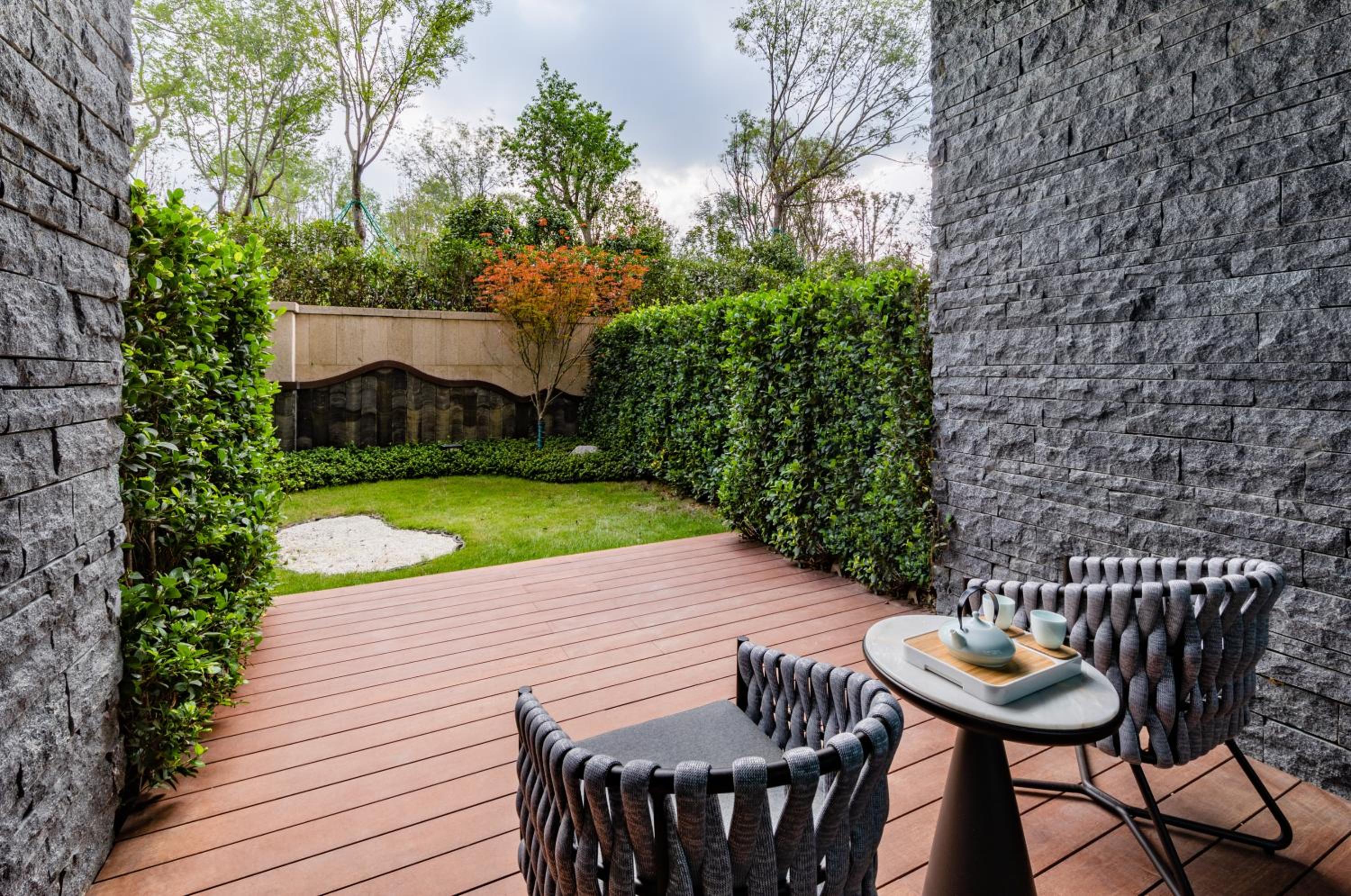 Premium Room with Garden - Photo 2