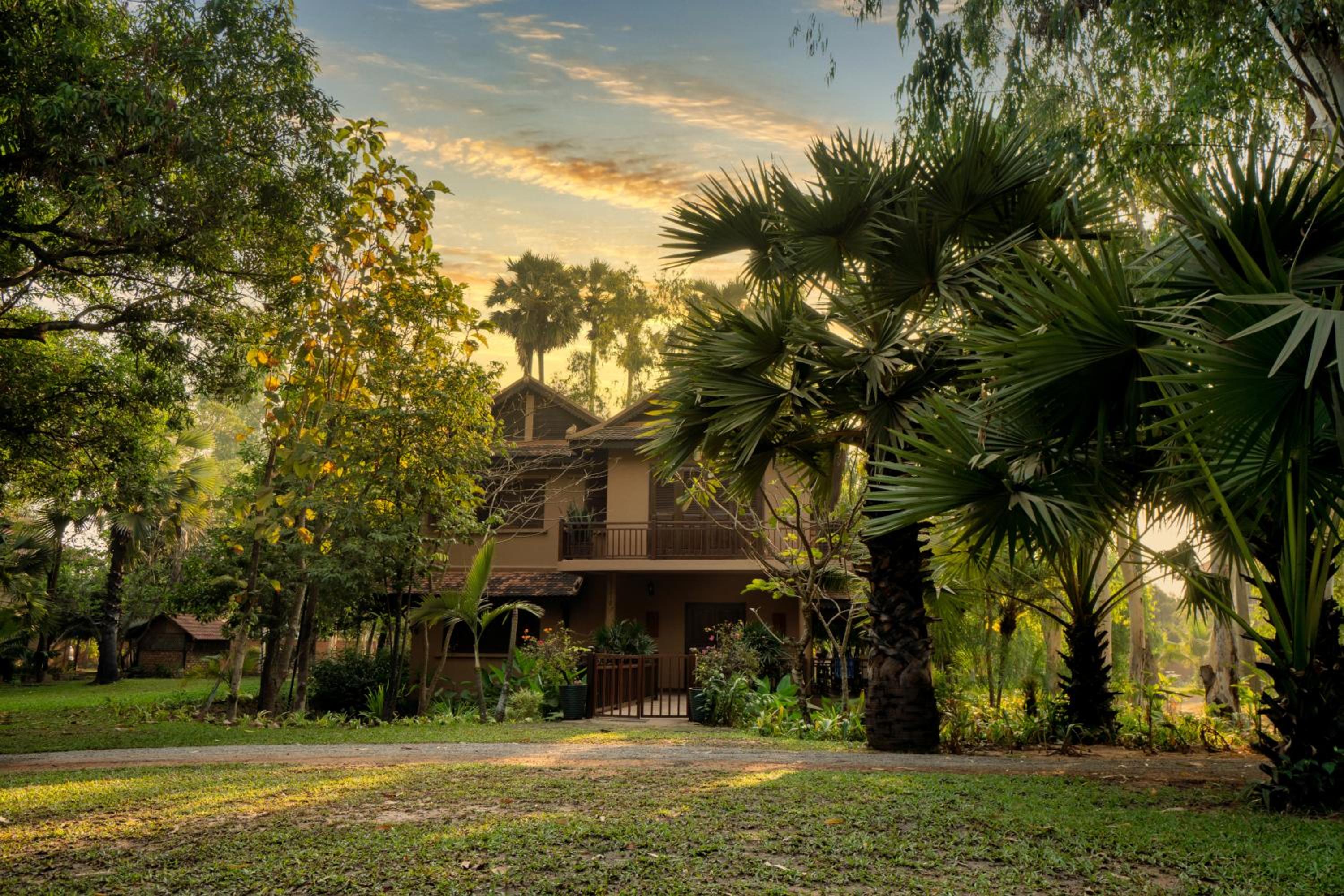 Private Two-Bedroom Home - Daily Afternoon Tea + Personal Butler