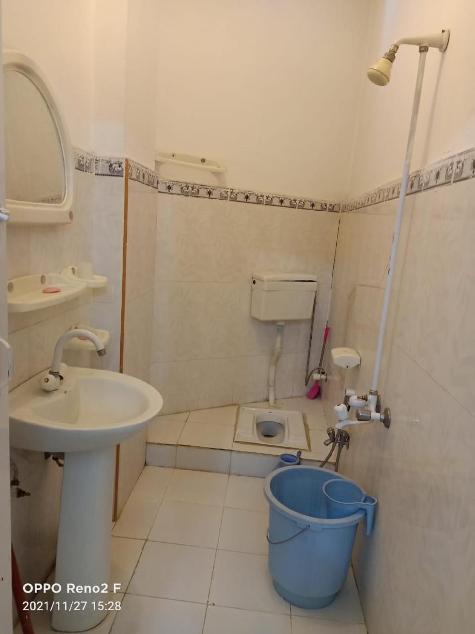 Standard Double Room - Photo 9