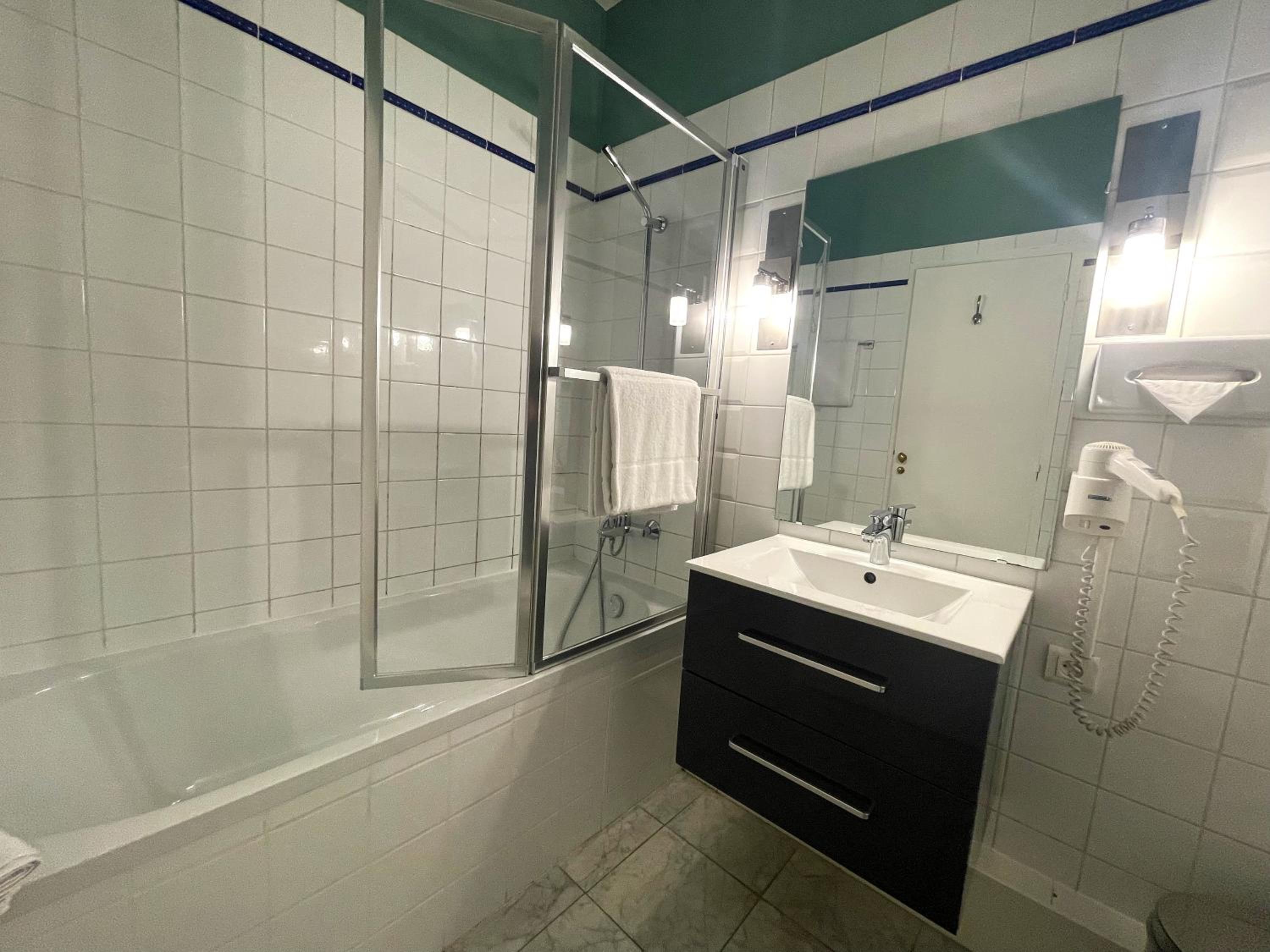 Standard Double Room - Photo 5