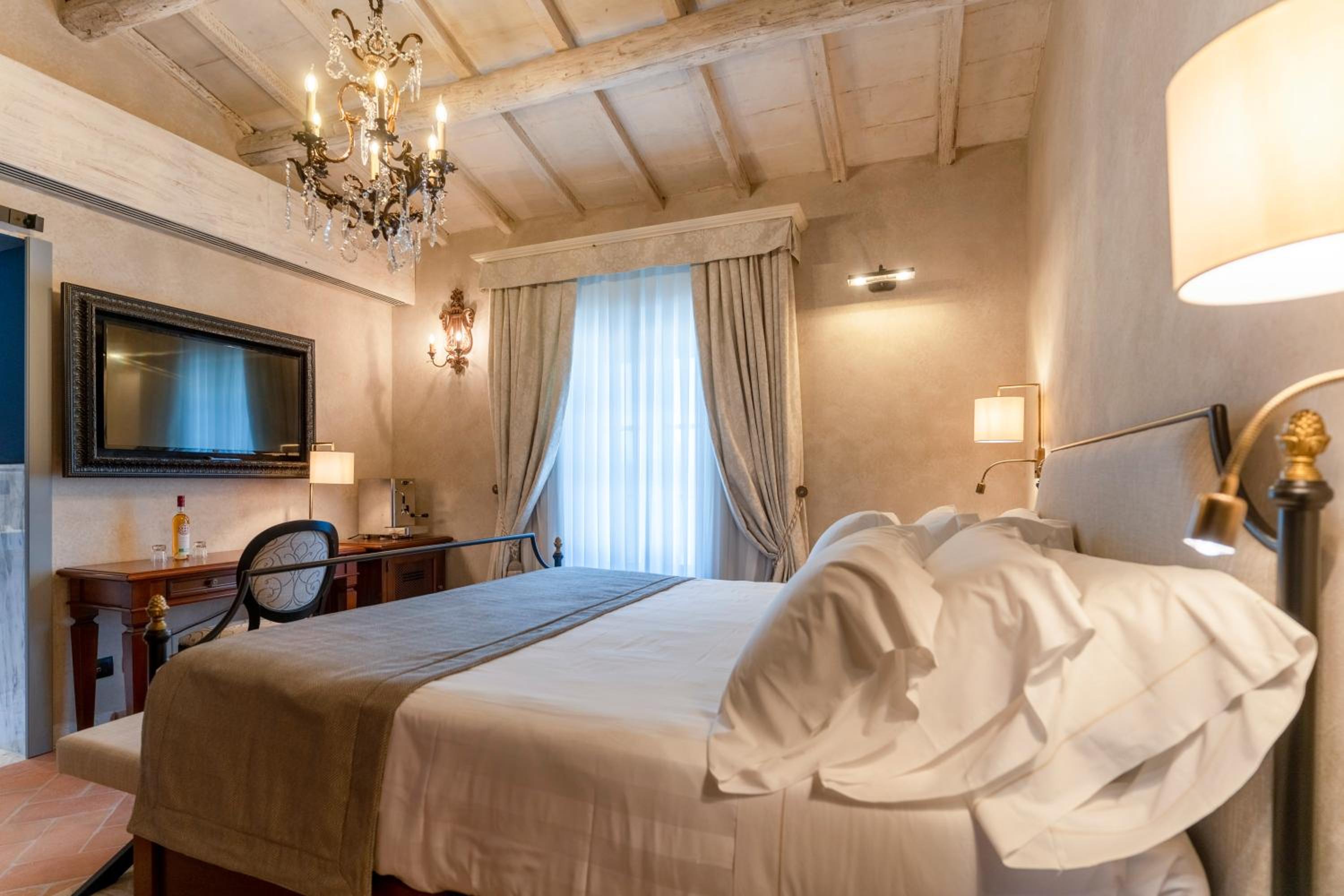 Junior Suite - Photo 12