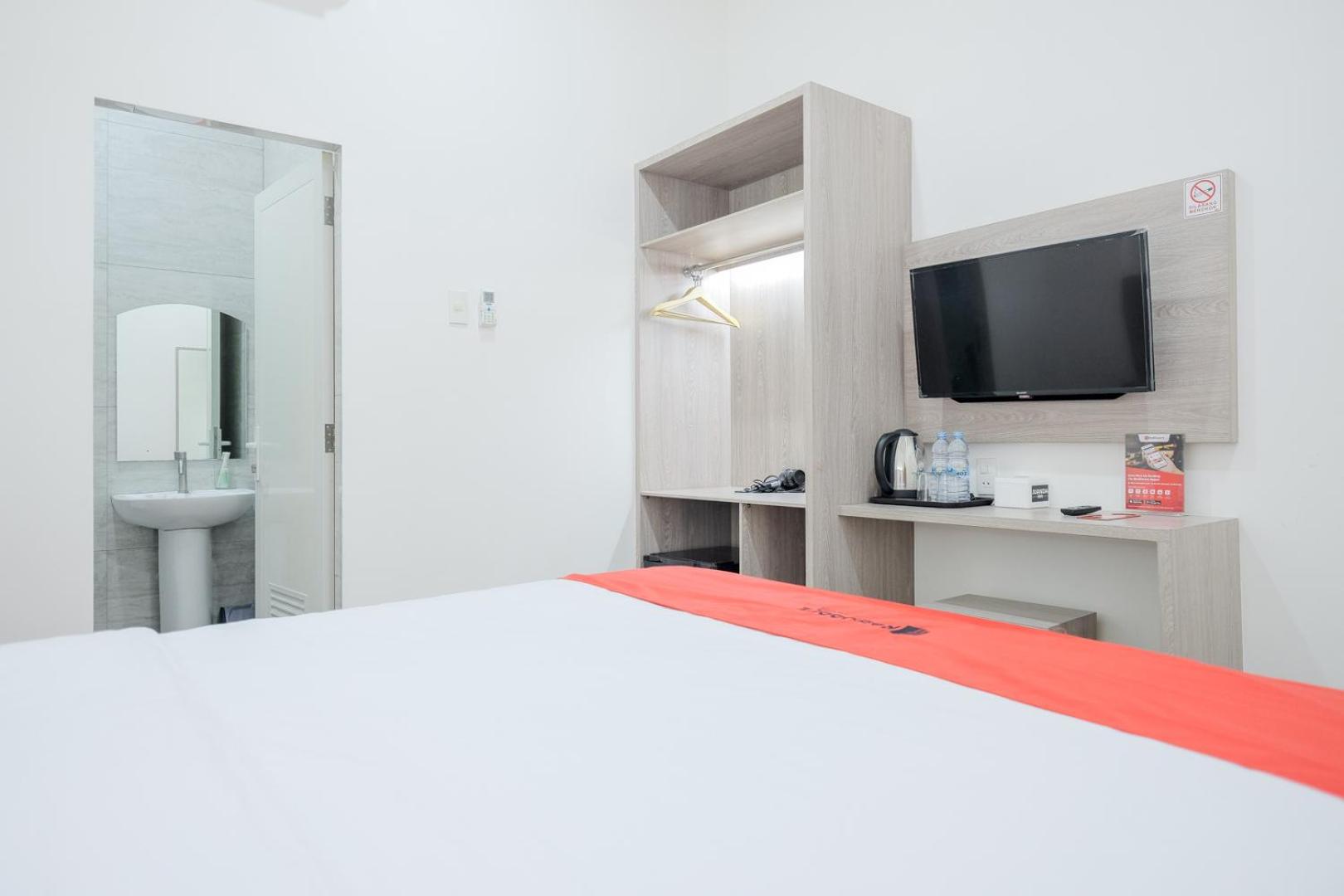 Deluxe Room - Photo 9
