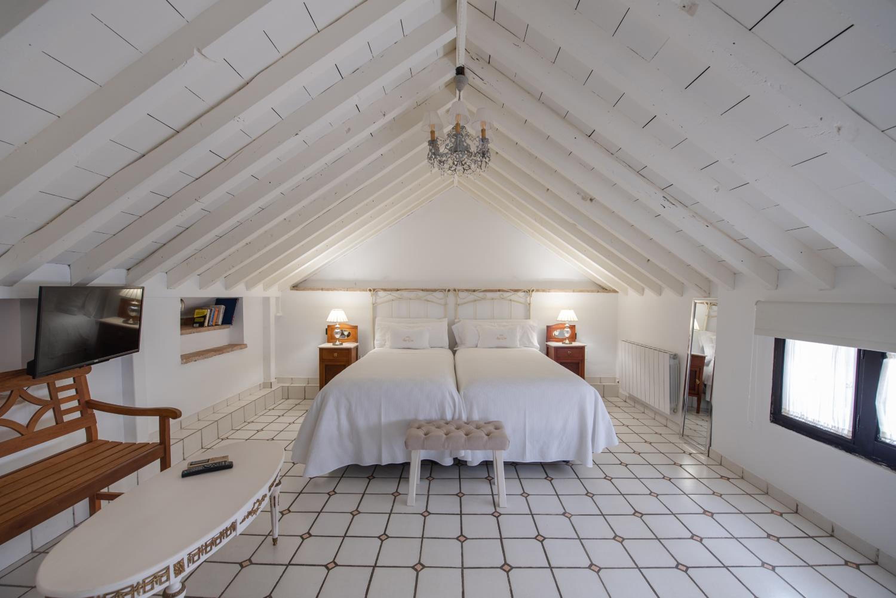 Twin Room - Photo 1