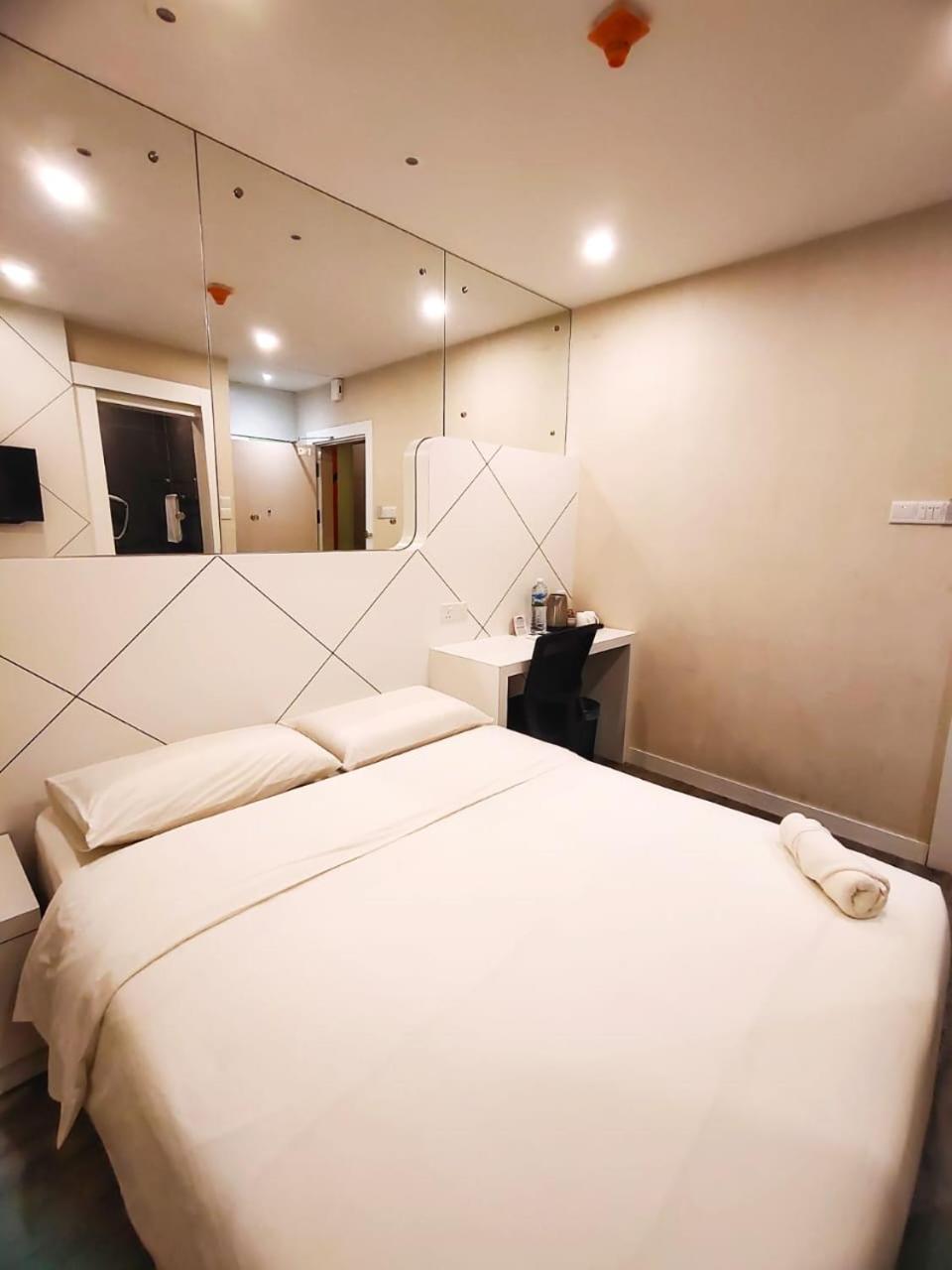 Superior Queen Room (No Window) photo 2
