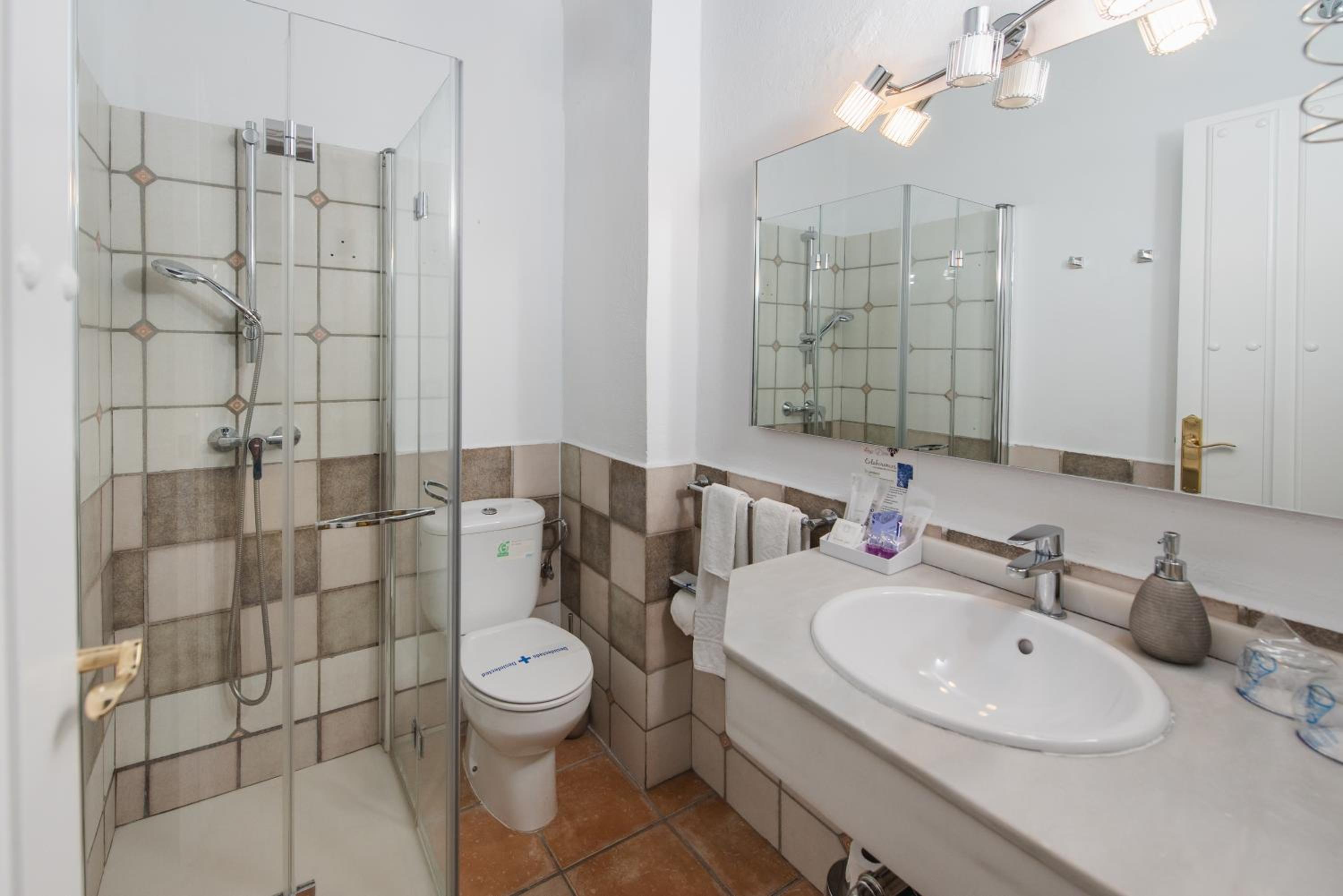Double Room with Alhambra Views - Photo 10