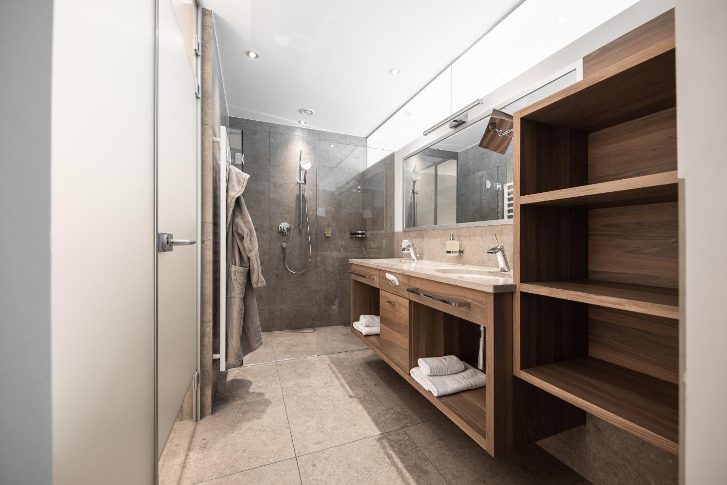 Deluxe Double Room - Photo 8