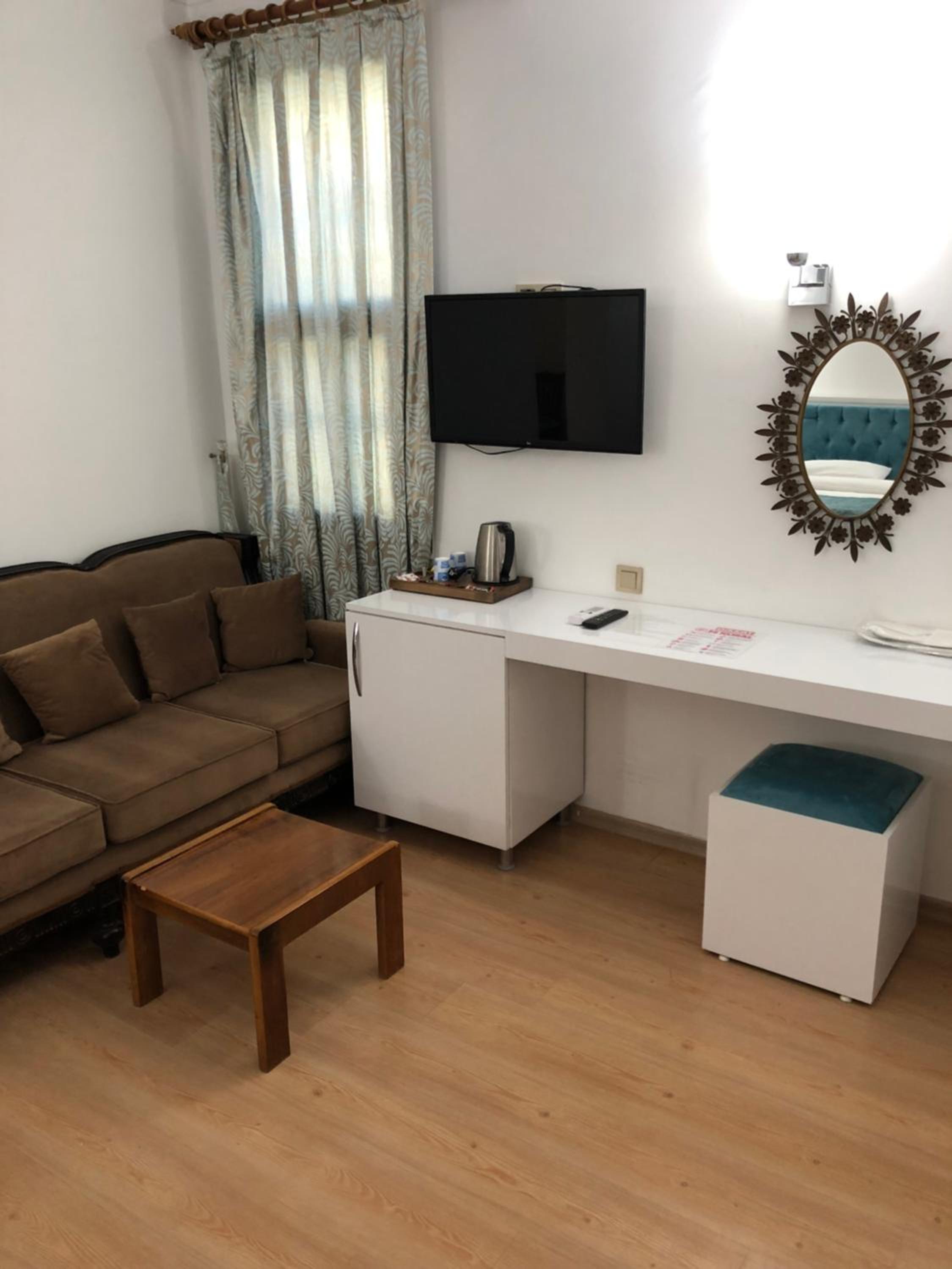 Studio thumbnail 6