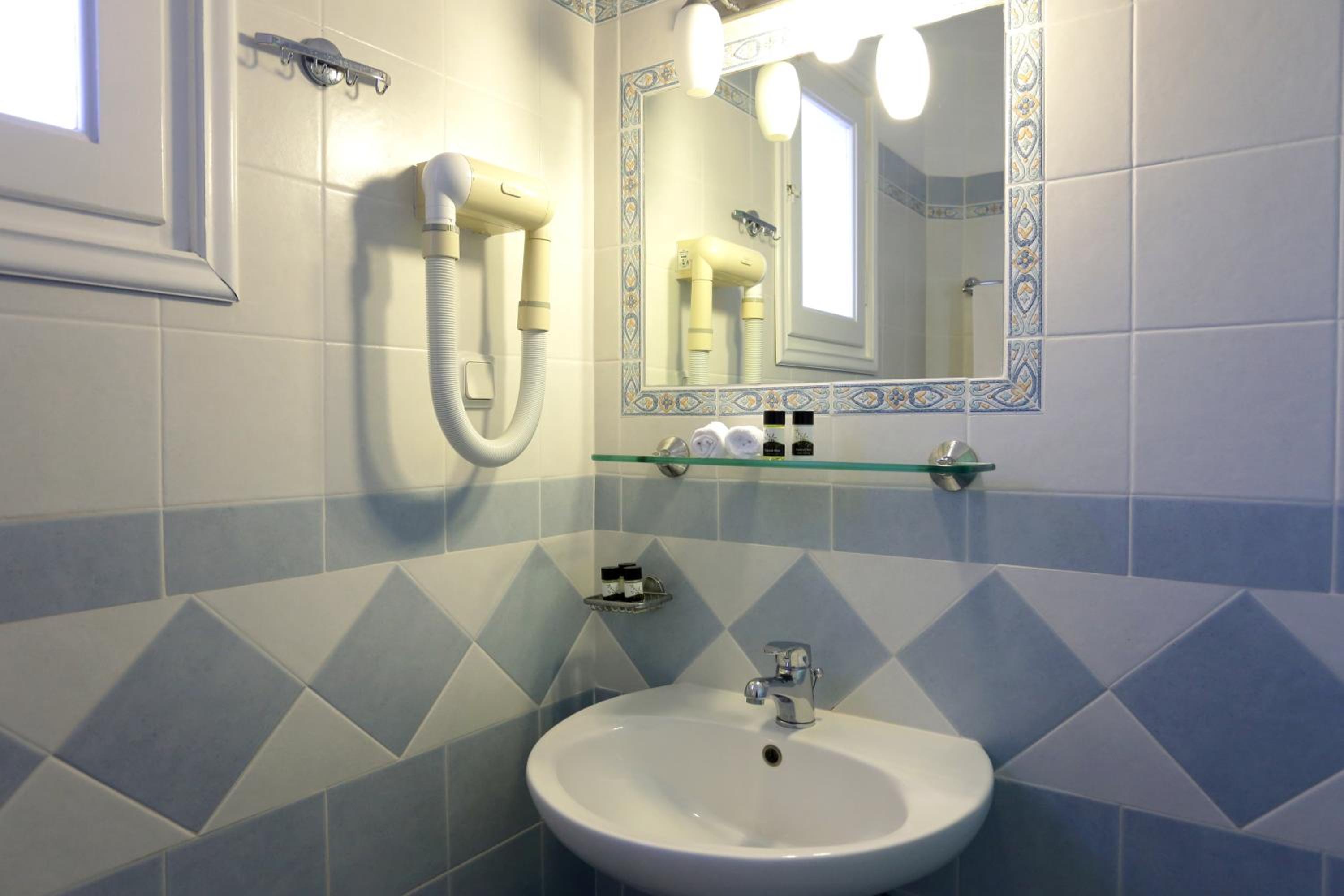 Double Room with Sea View - Photo 5