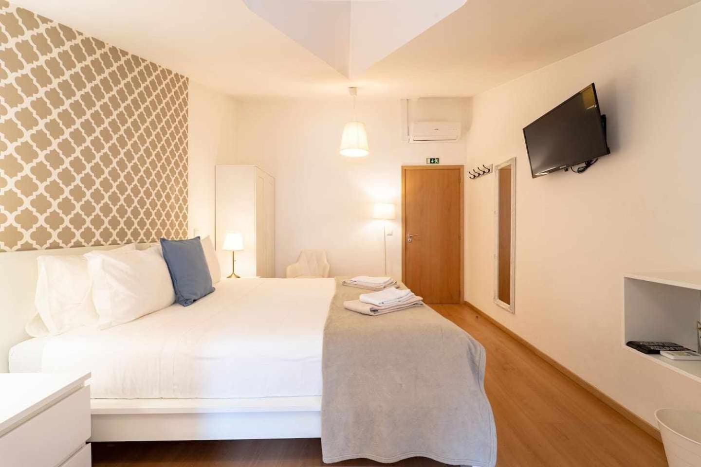 Triple Room with Shared Bathroom photo 2