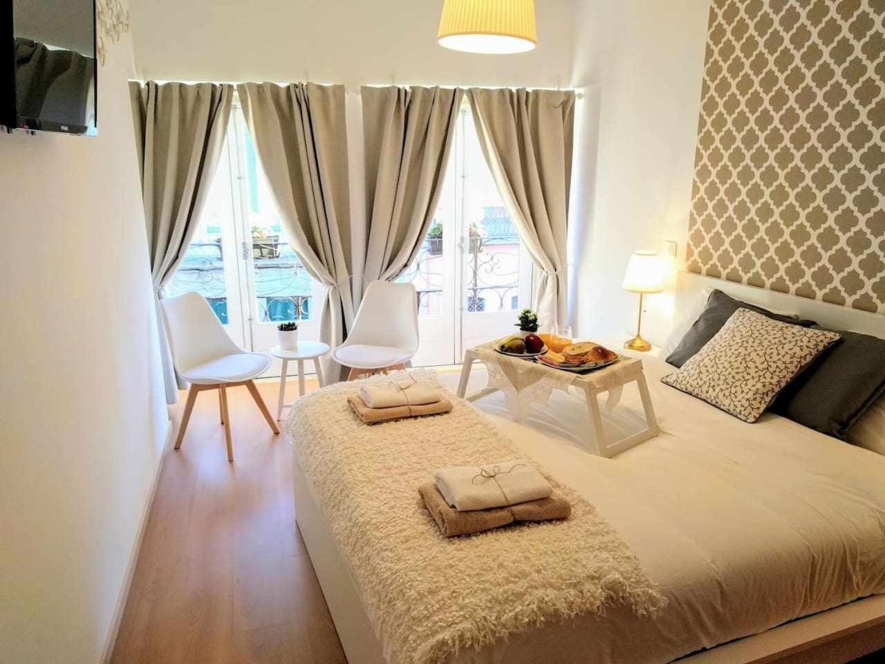 Double or Twin Room with Shared Bathroom photo 1