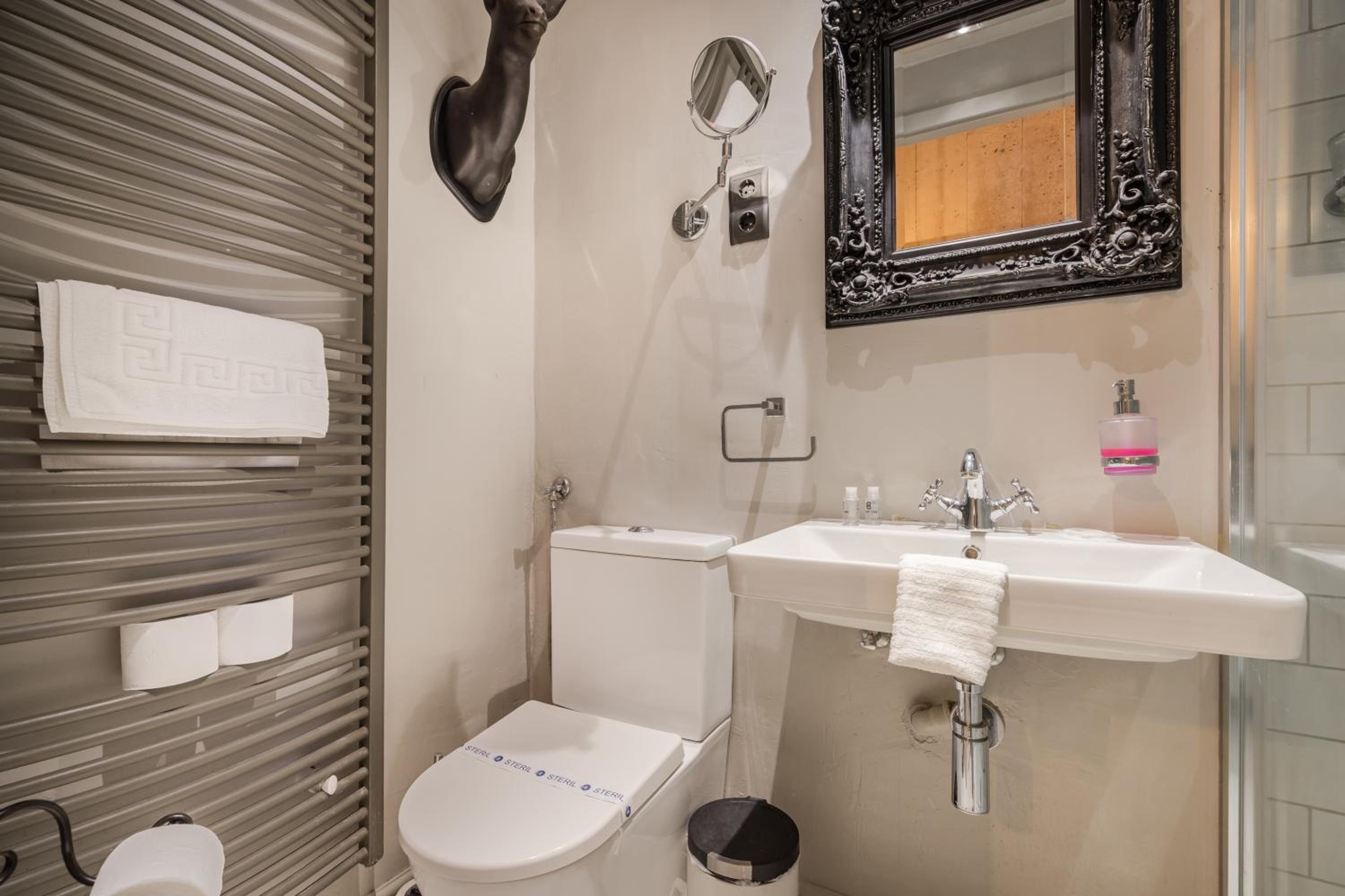 One-Bedroom Apartment - Photo 19