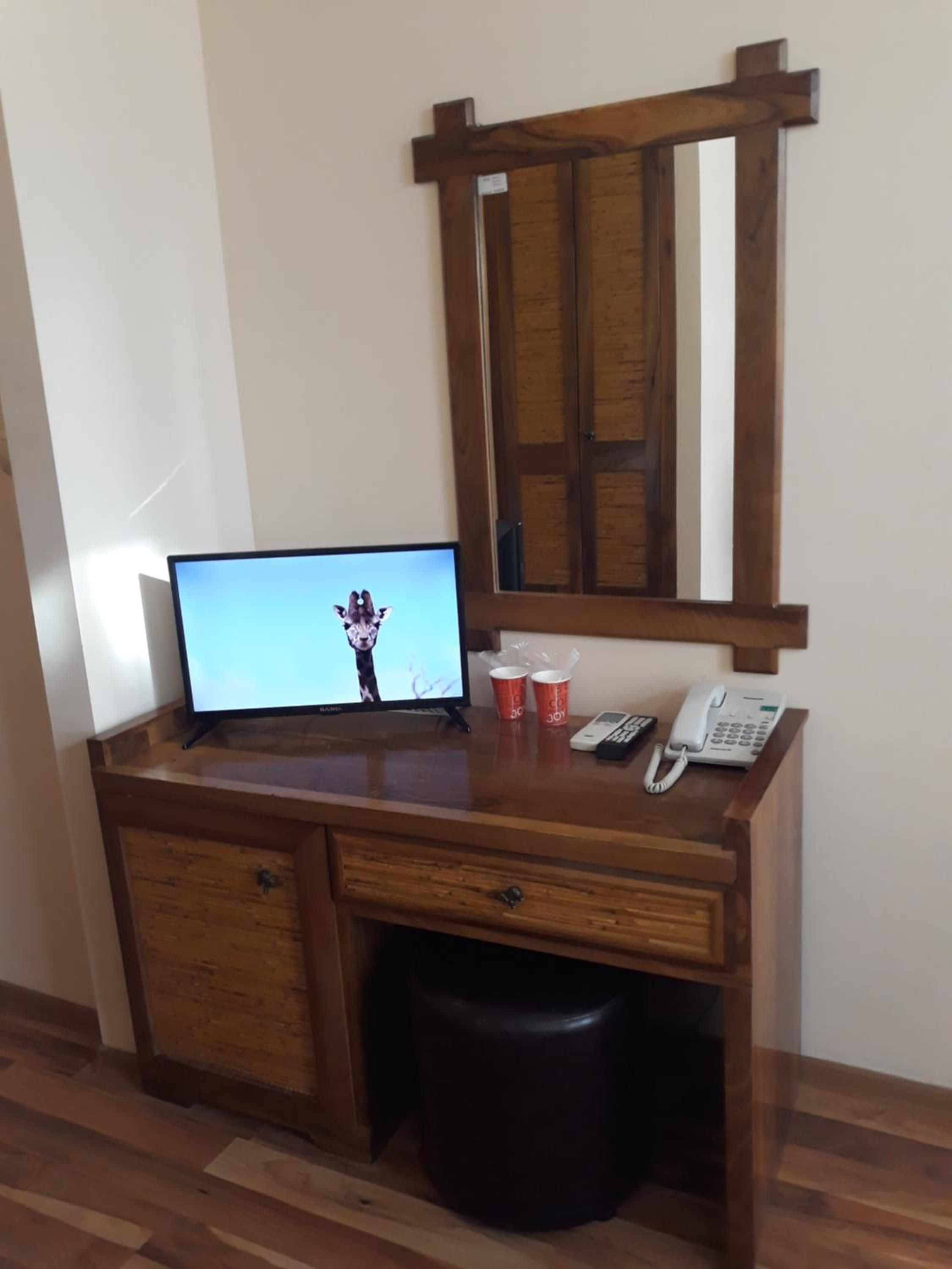 Queen Room with Balcony - Photo 4