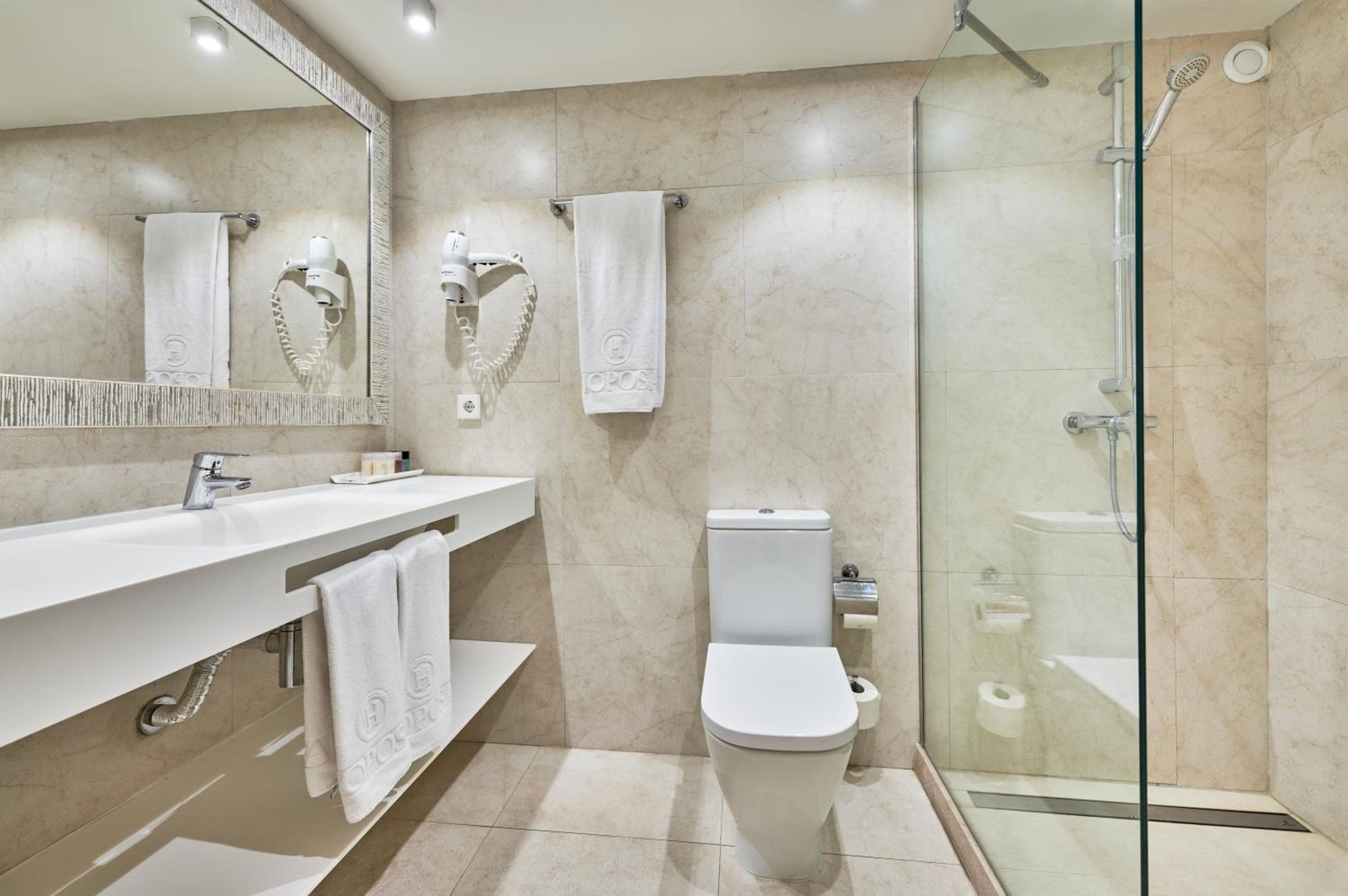 Double or Twin Room - Photo 4