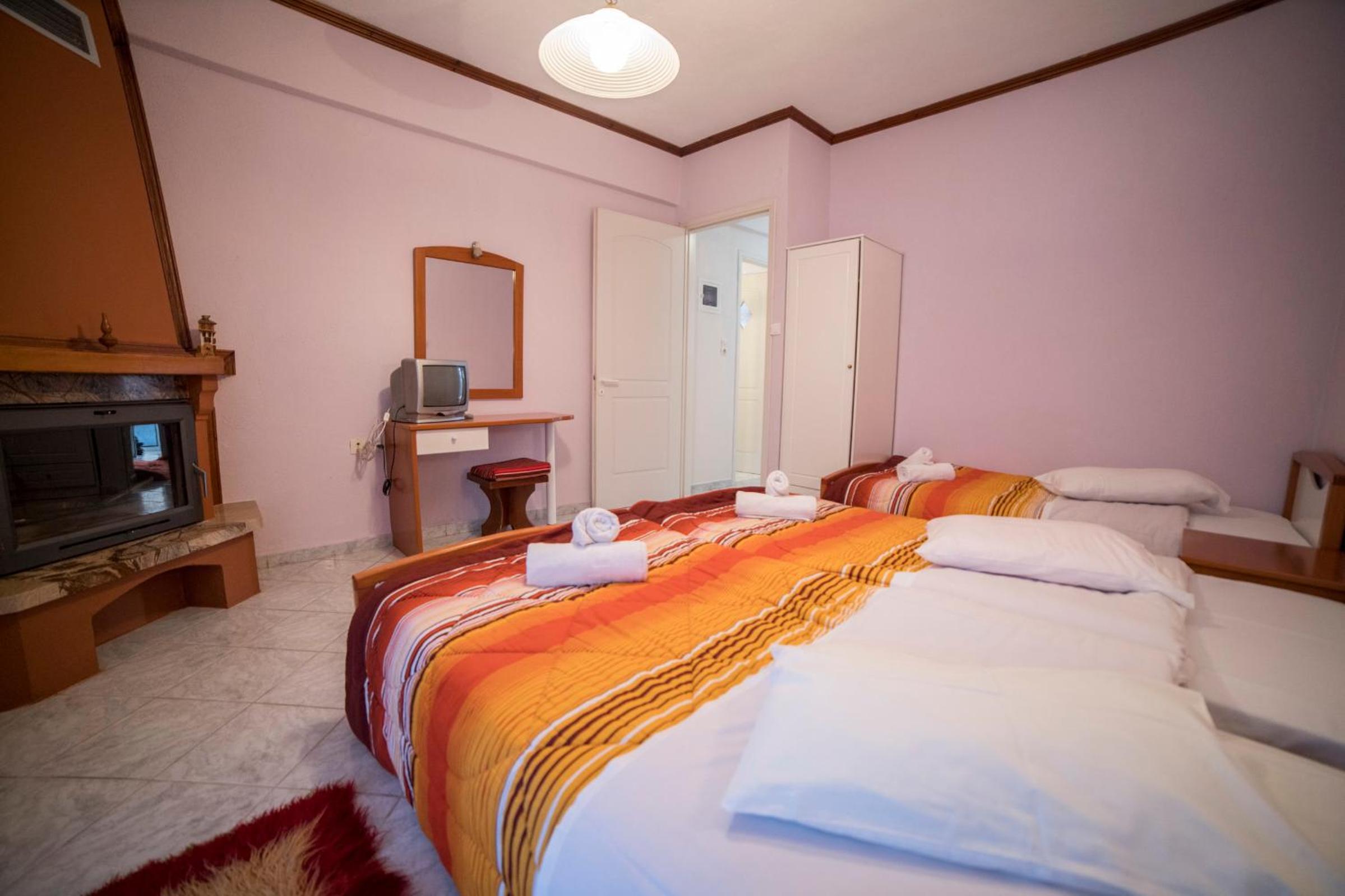 Triple Room with Mountain View photo 2