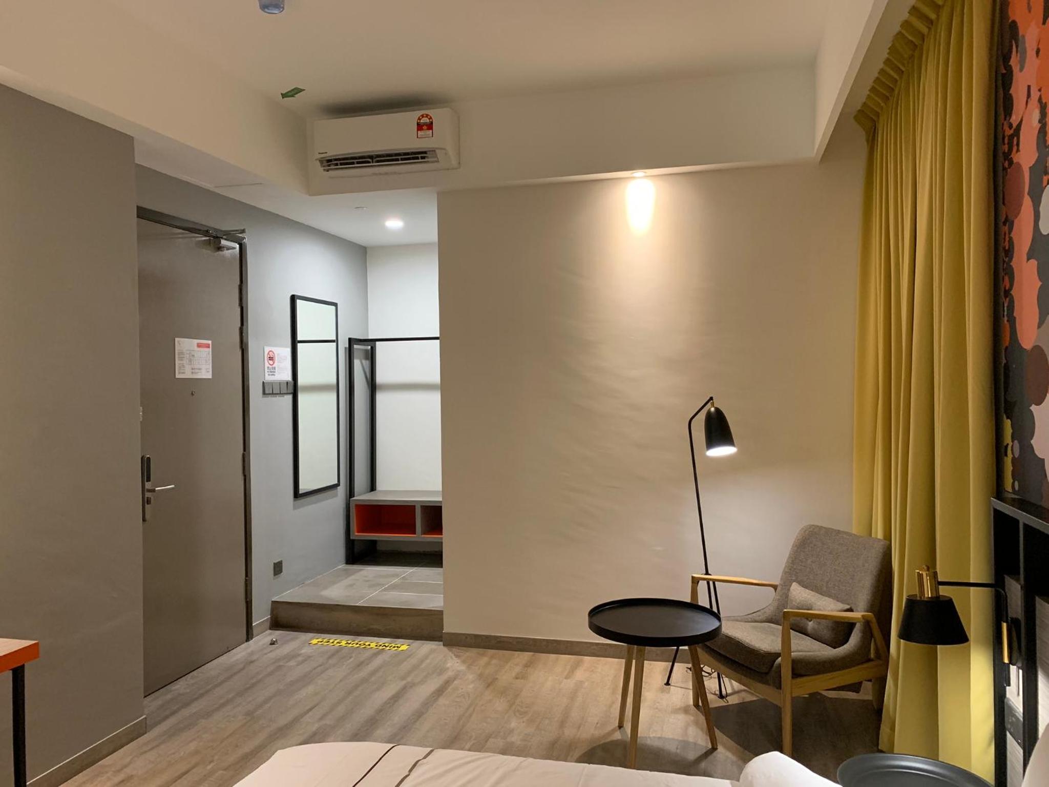 Deluxe King Room - Photo 1